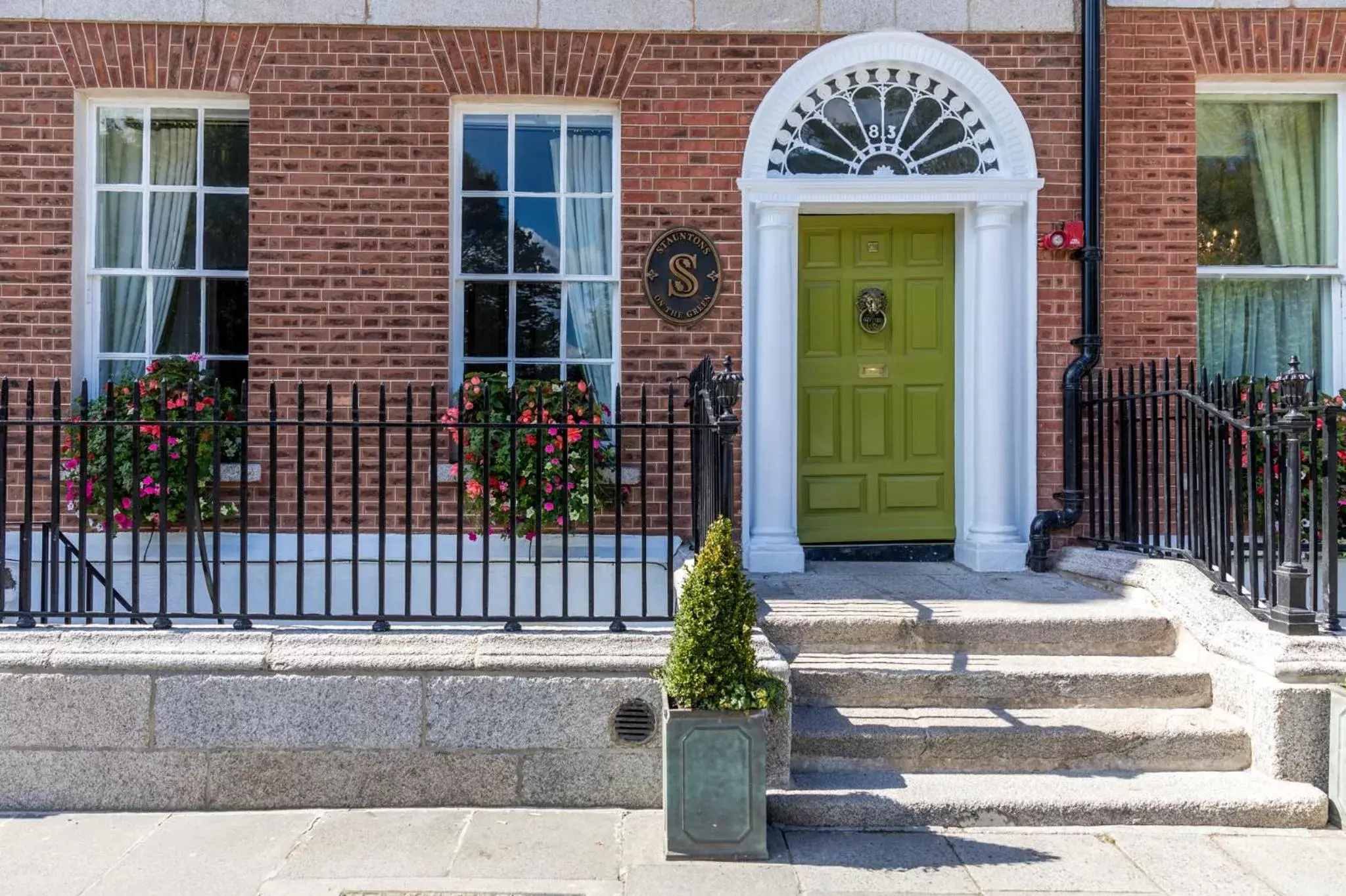 Facade/entrance in Stauntons on the Green Hotel