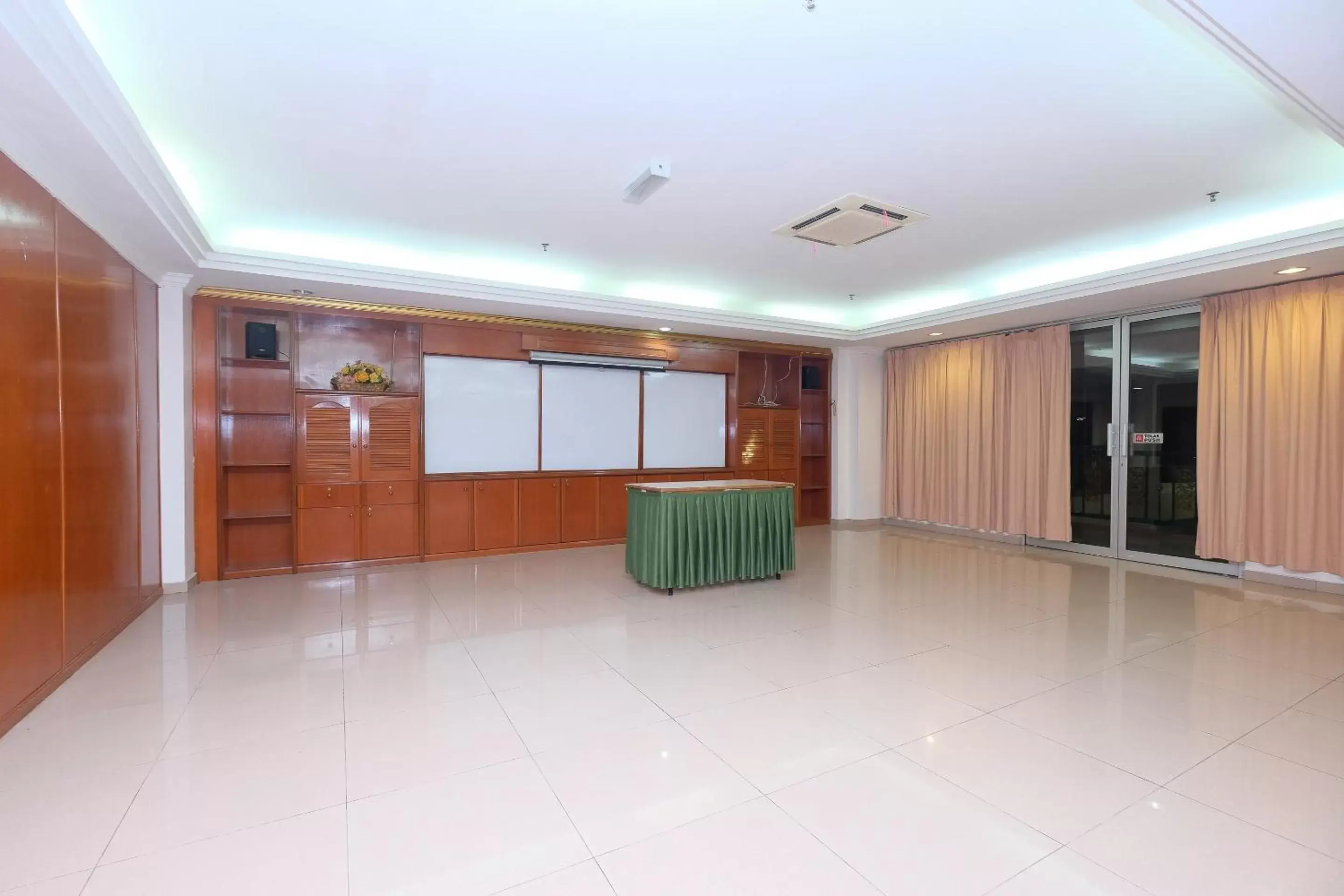 Lobby or reception, Banquet Facilities in Super OYO 1236 Hotel Green Park