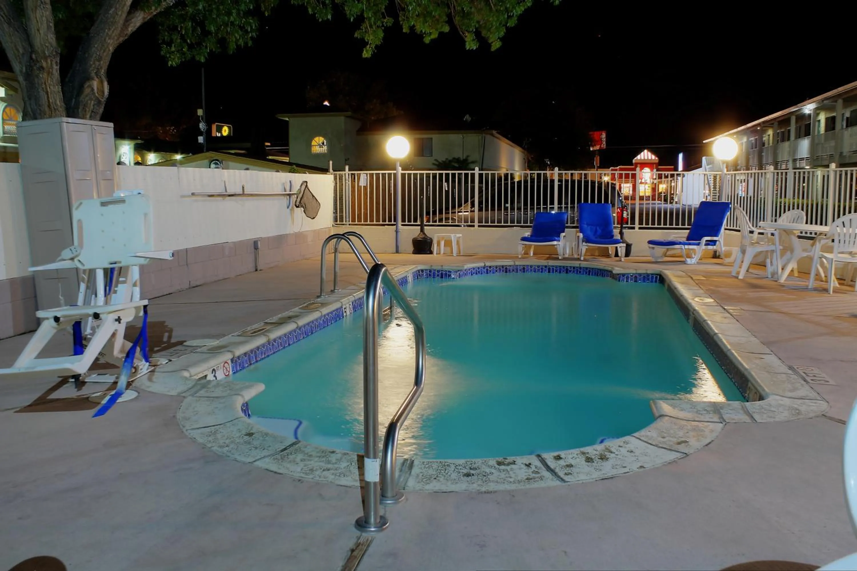 Swimming pool in Motel 6-Bishop, CA