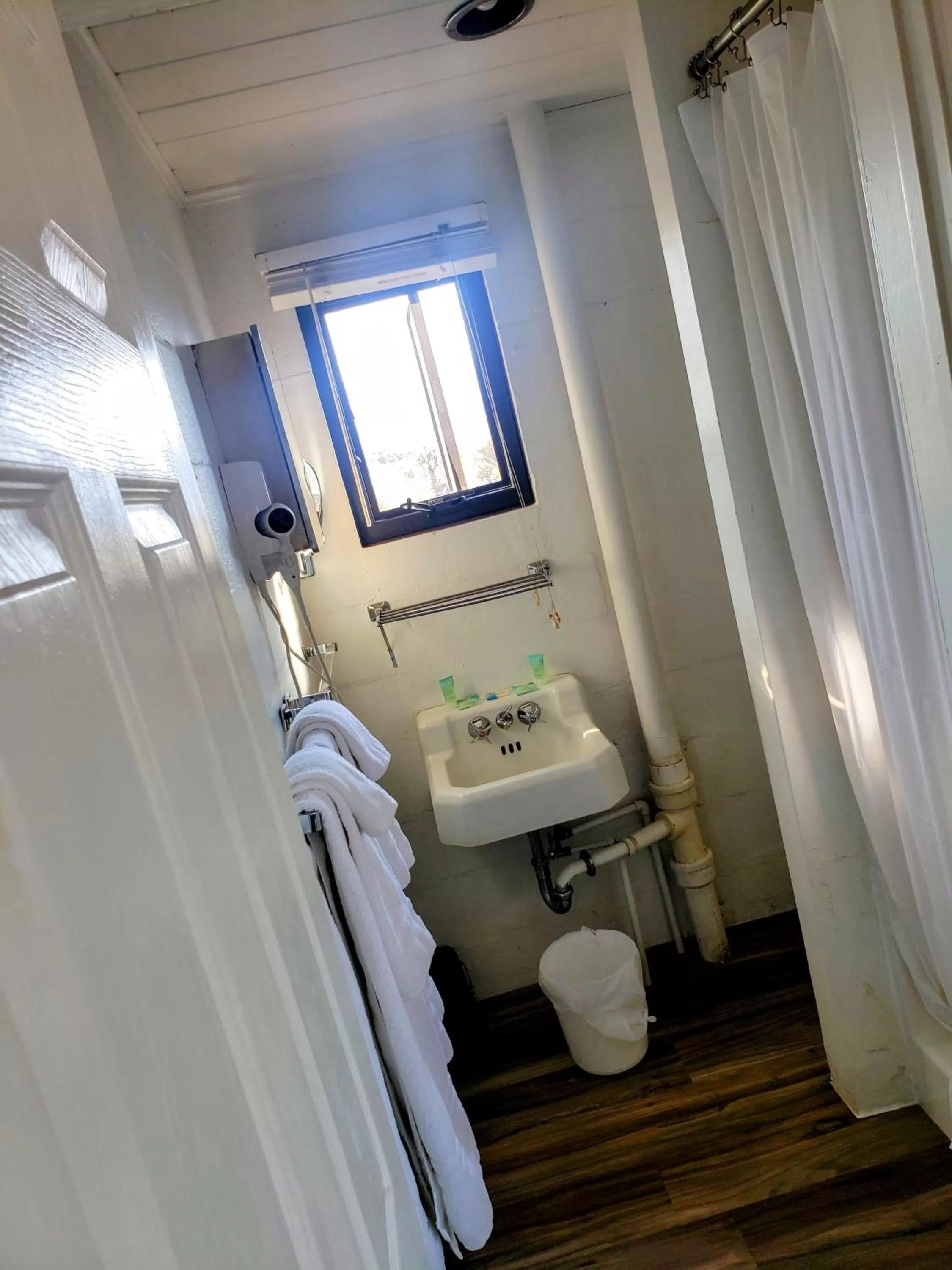 Shower, Bathroom in Big Meadow Lodge