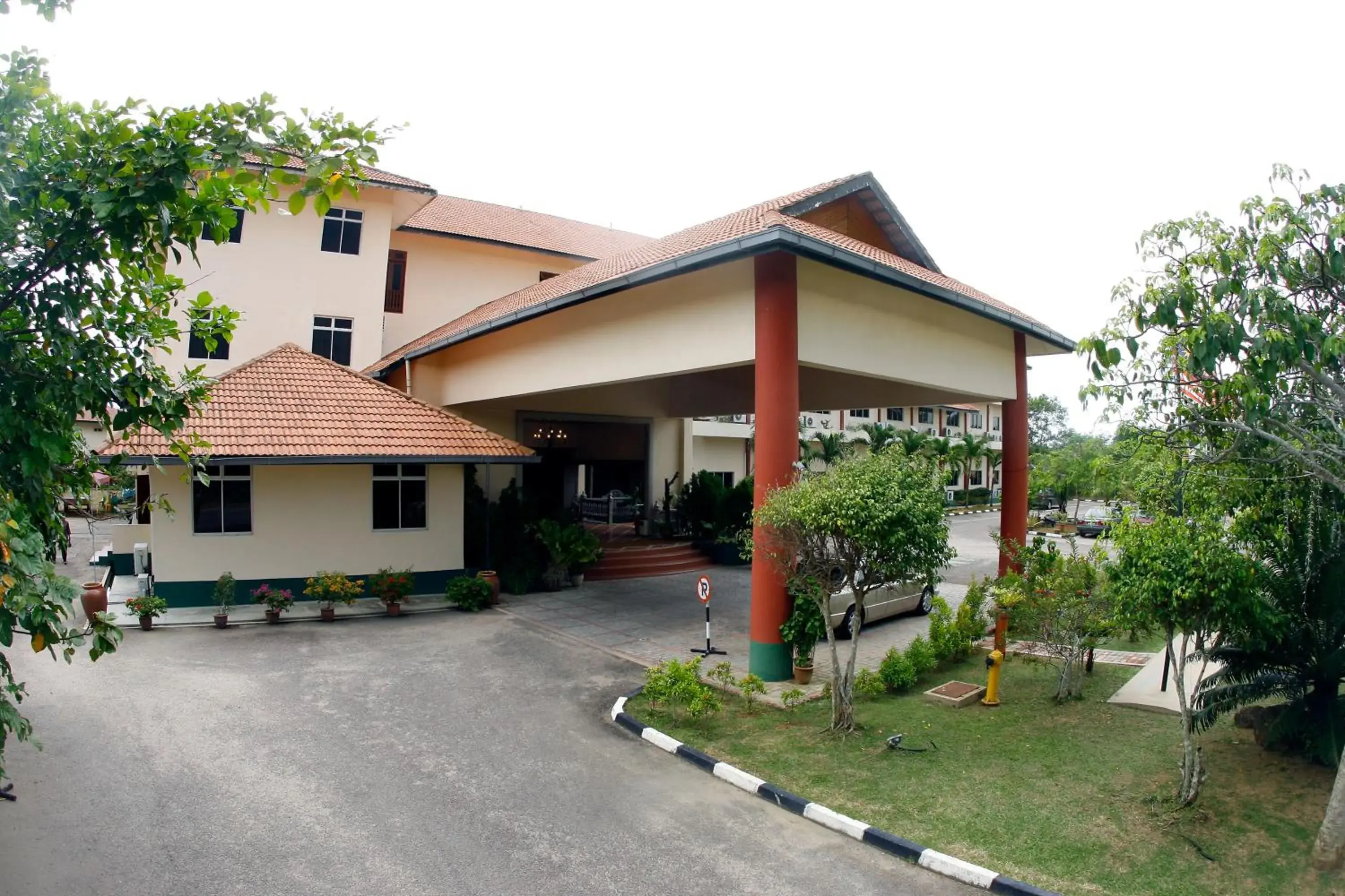 Facade/entrance, Property Building in The Qamar Paka Resort