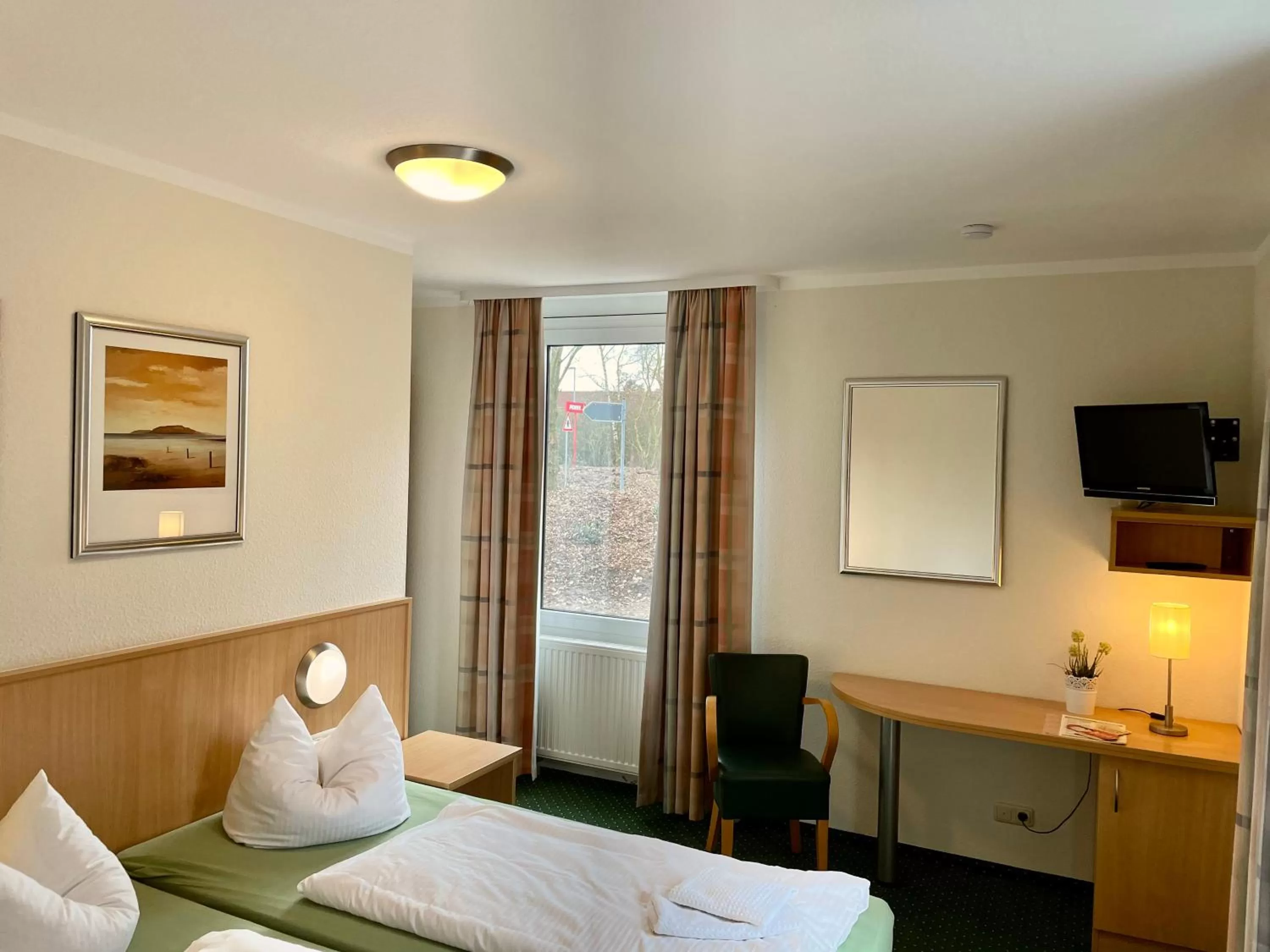 Photo of the whole room, Bed in Gästehaus Scharfe Kurve