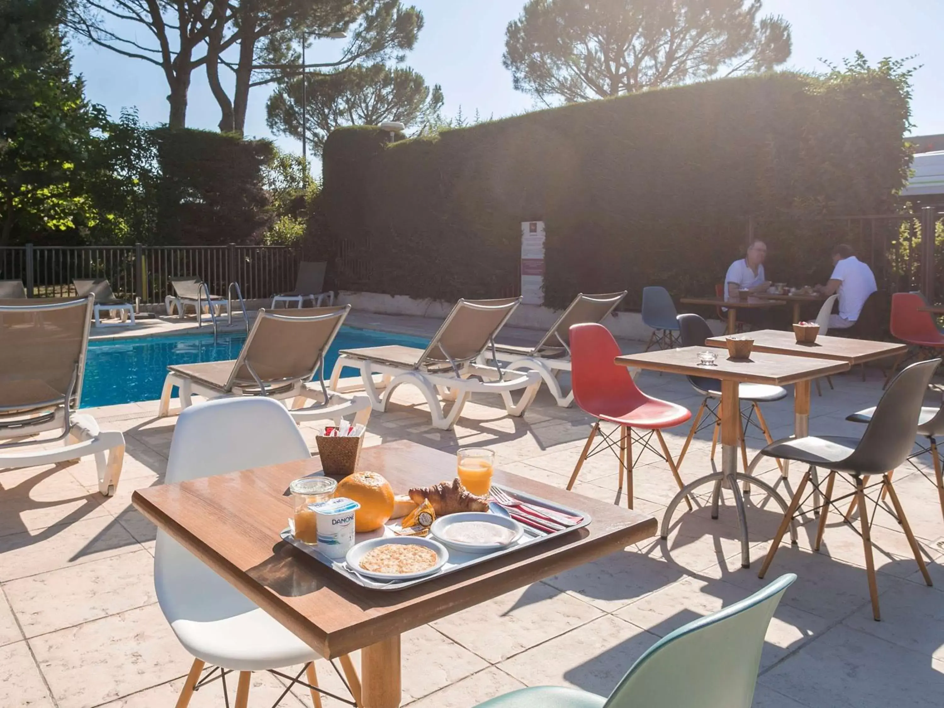 Restaurant/Places to Eat in ibis Avignon Sud