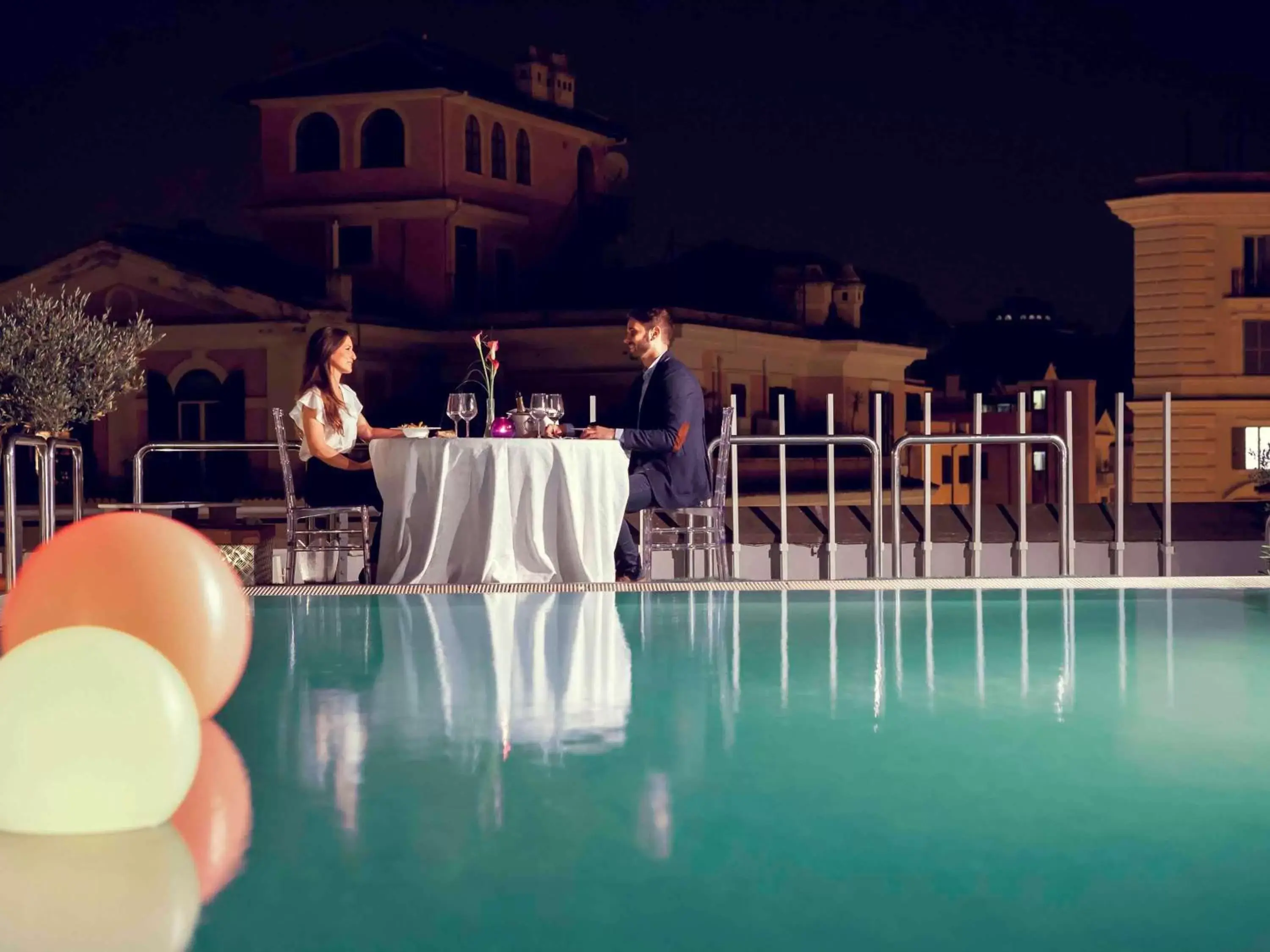 Lounge or bar, Swimming Pool in Mercure Roma Centro Colosseo