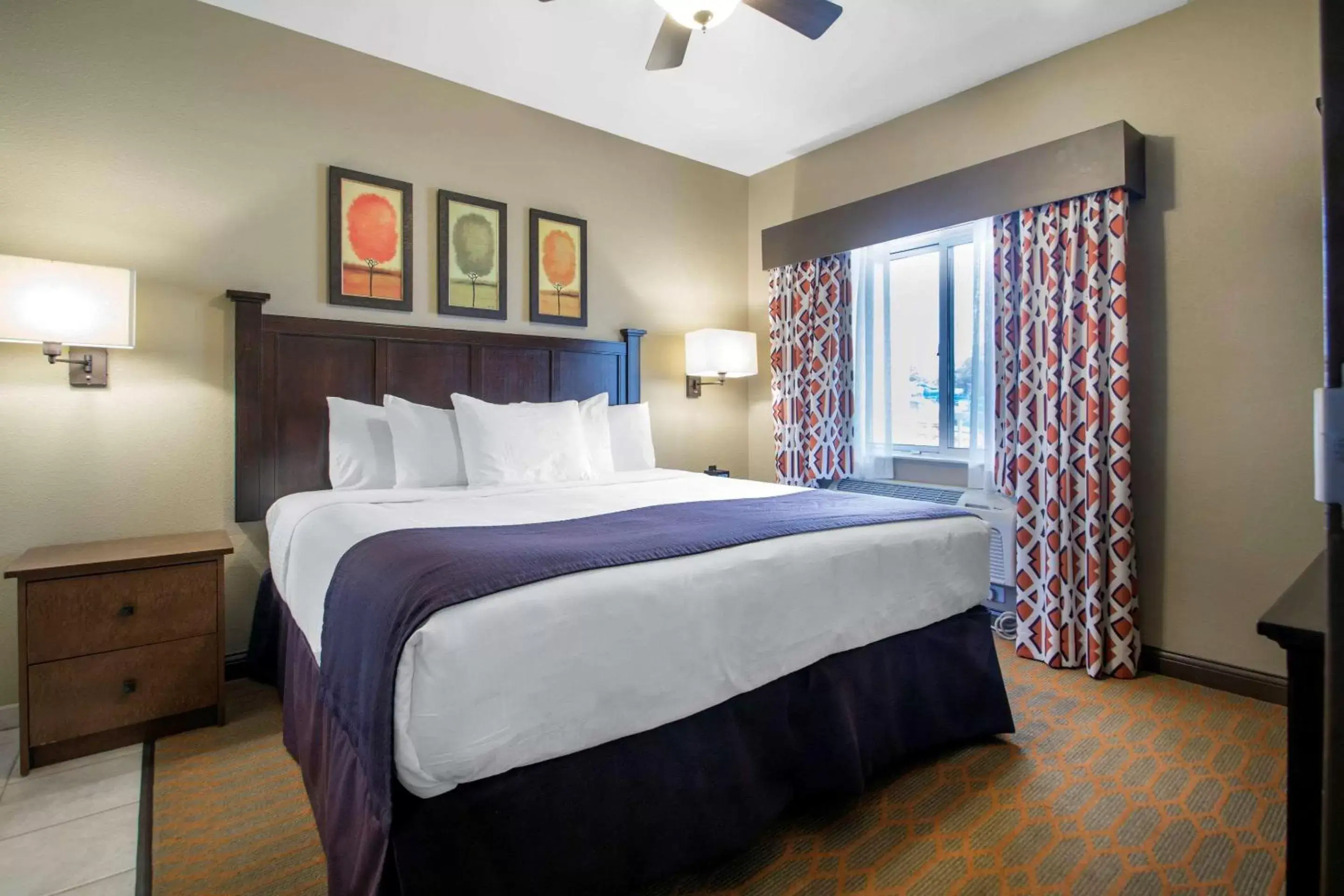Bed in Bluegreen Vacations Odyssey Dells Resort