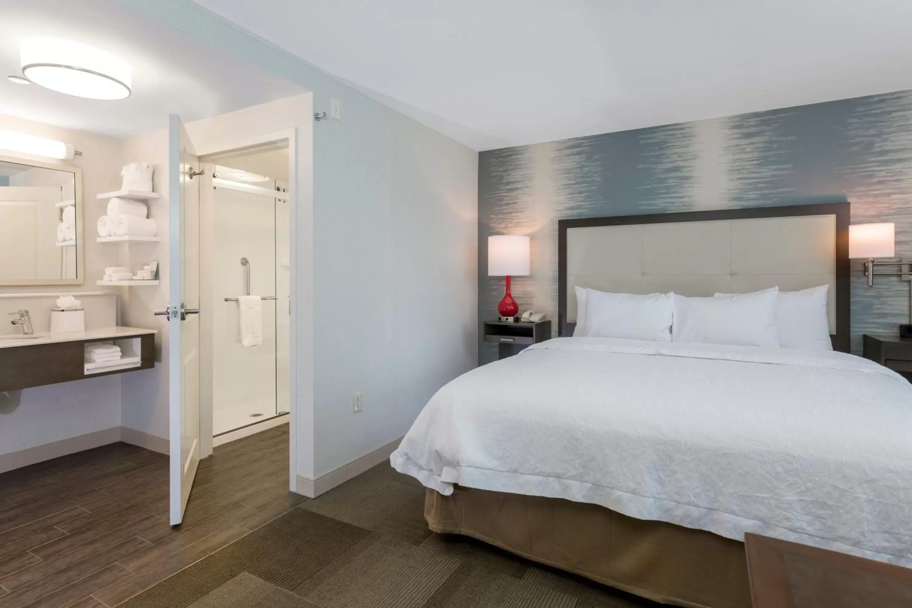 Toilet, Bed in Hampton Inn & Suites San Diego-Poway
