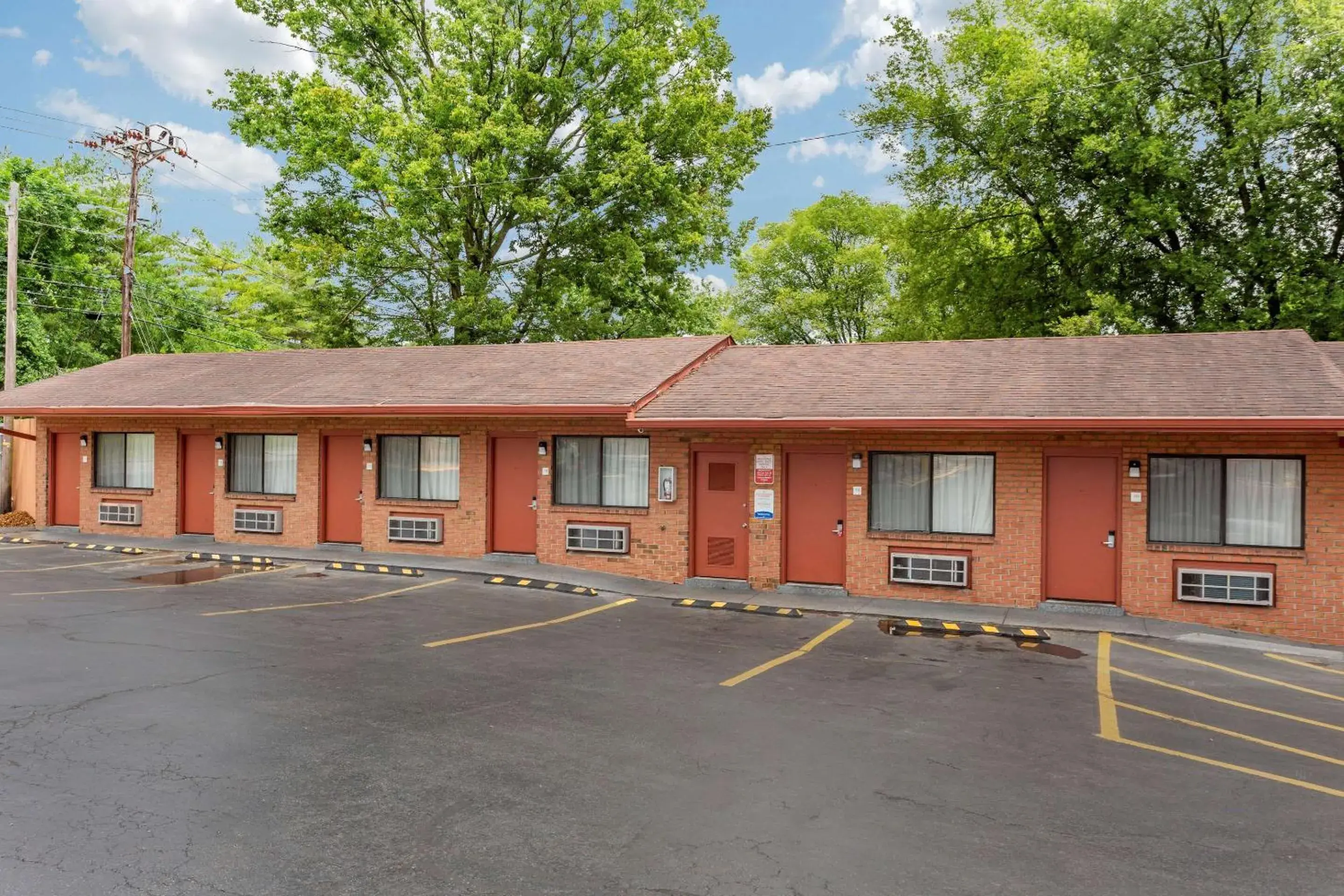 Property building, Patio/Outdoor Area in Econo Lodge Nashville North - Opryland