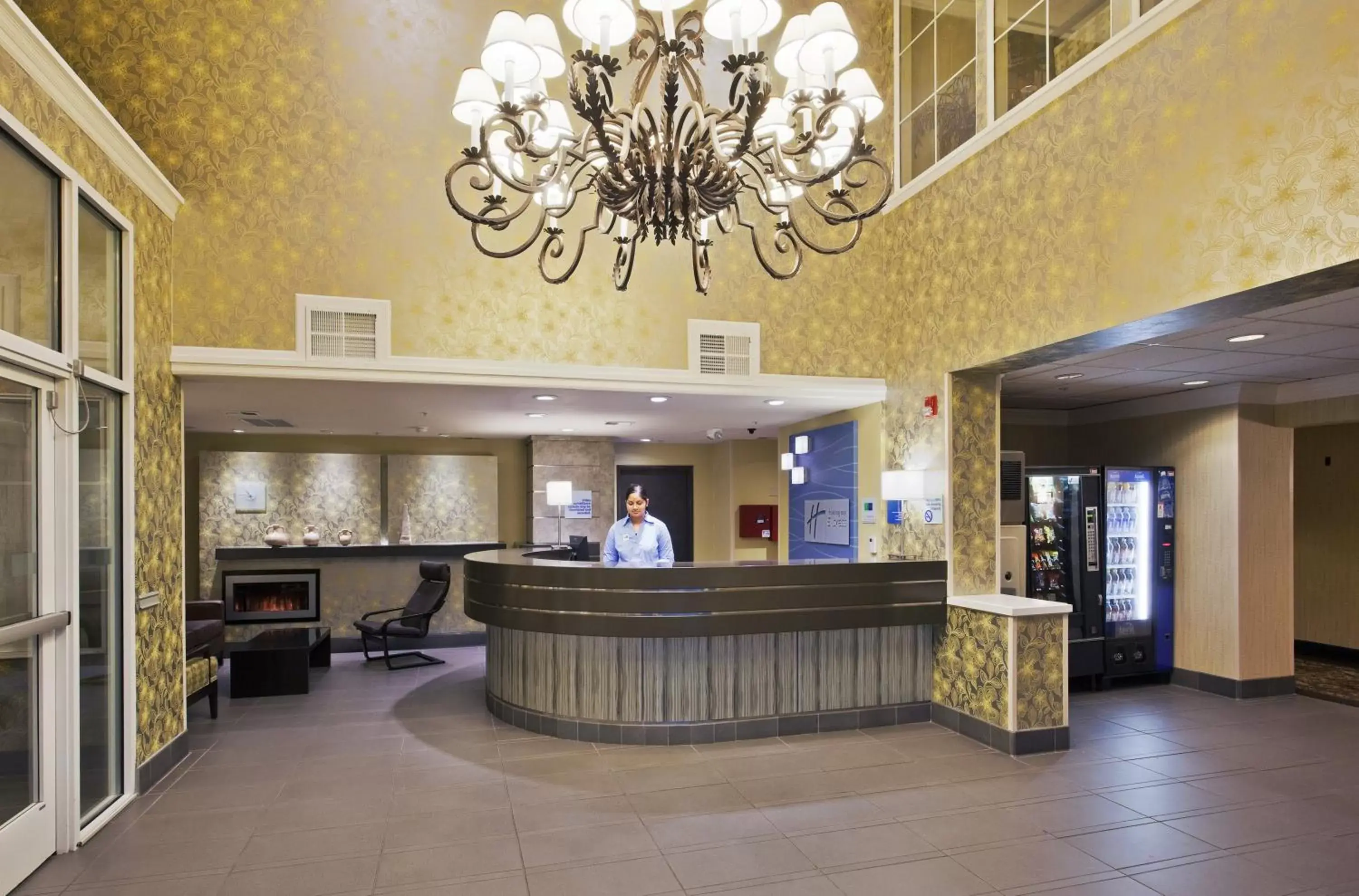 Property building, Lobby/Reception in Holiday Inn Express Berkeley, an IHG Hotel