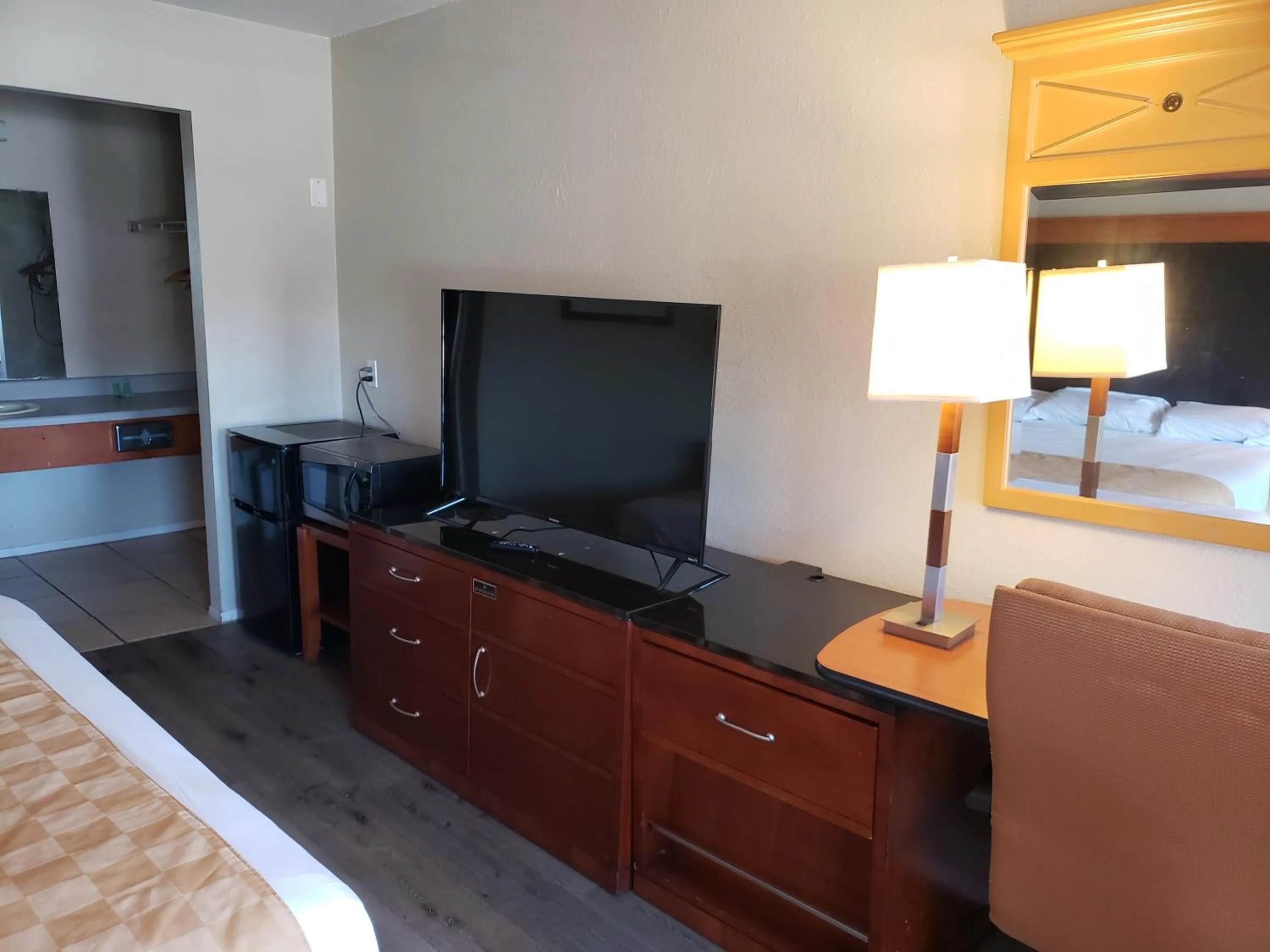 Bed in Knights Inn Kissimmee