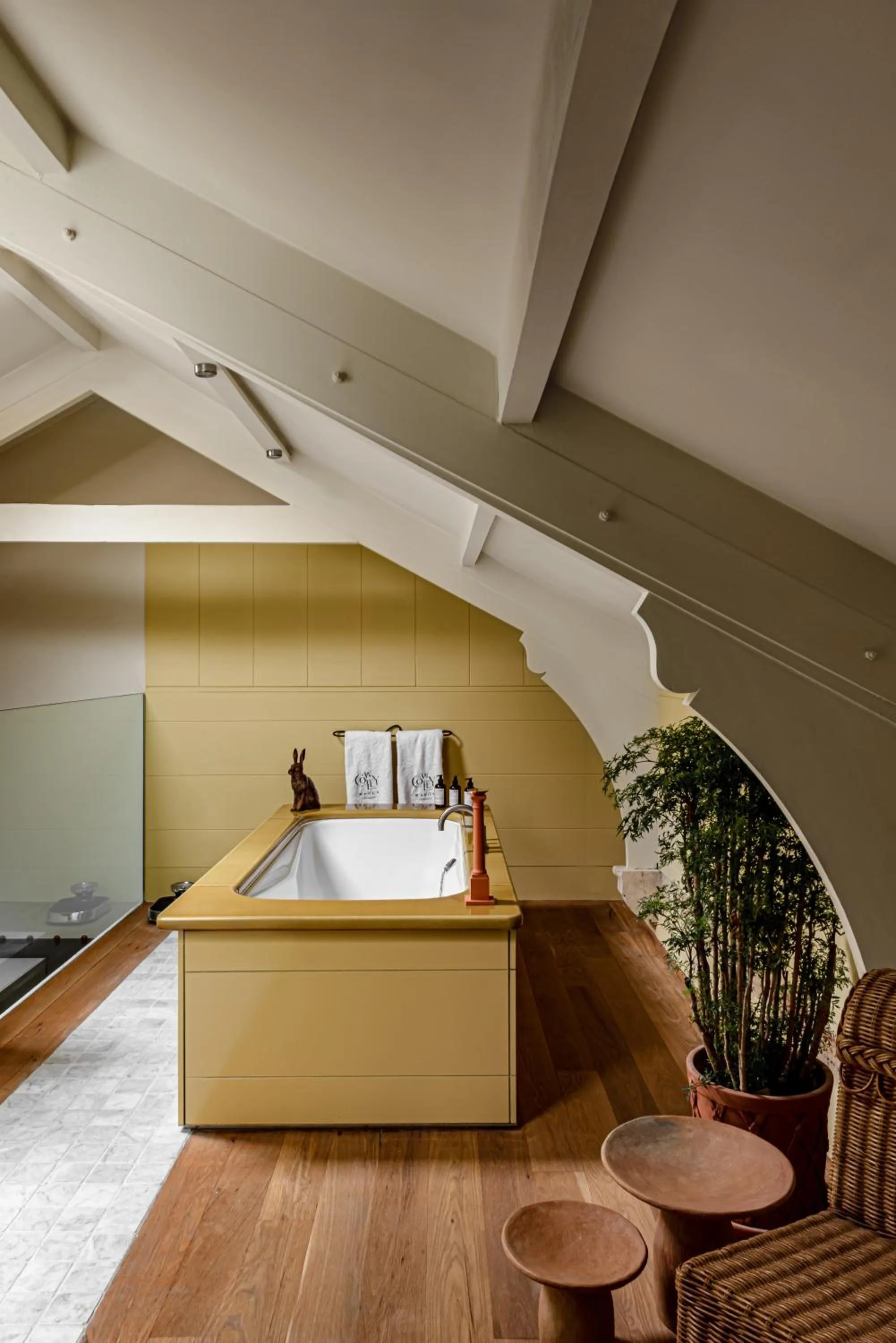 Bathroom, Bed in Cowley Manor Experimental