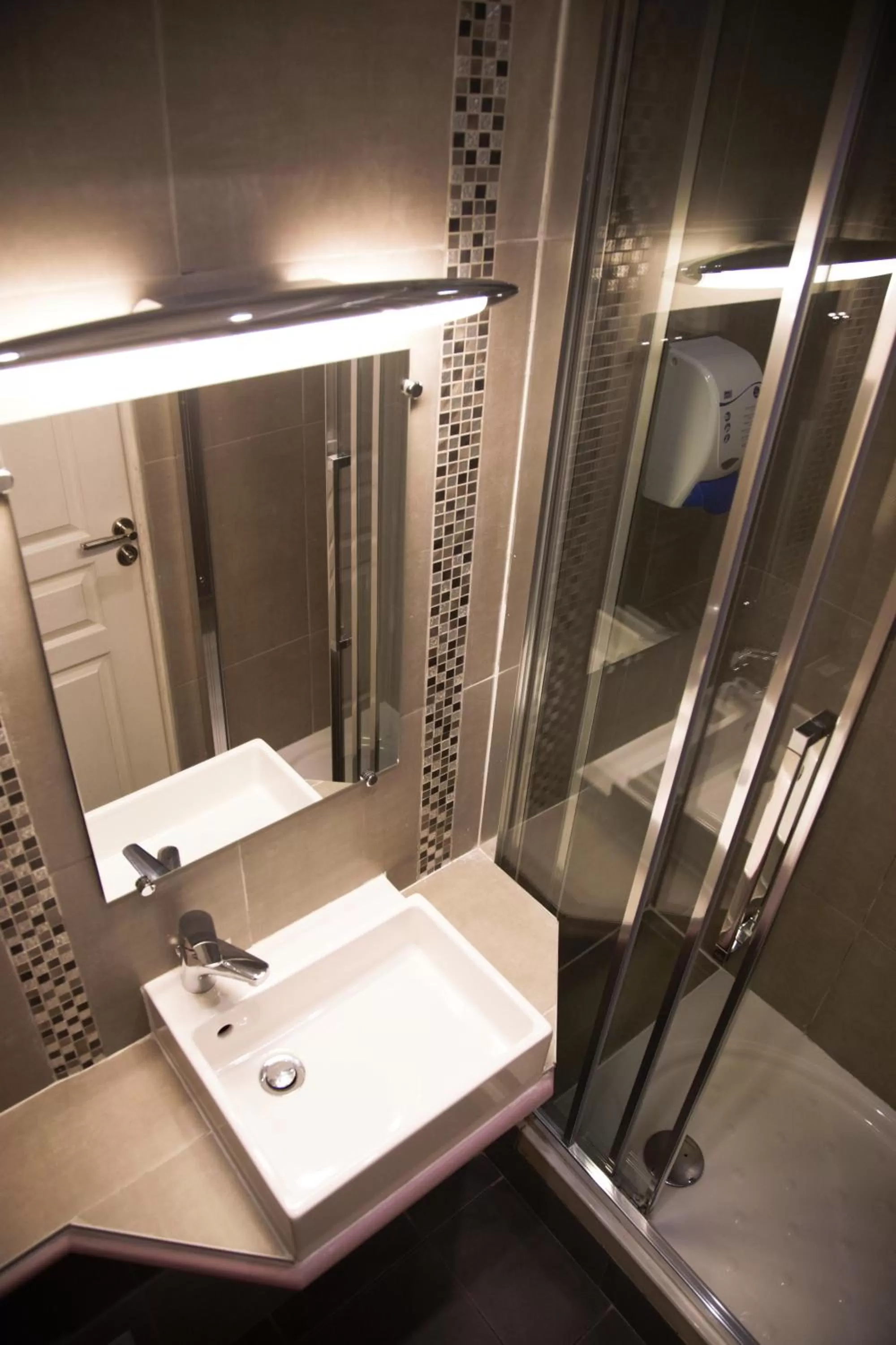 Shower in Hotel La Petite Rosa