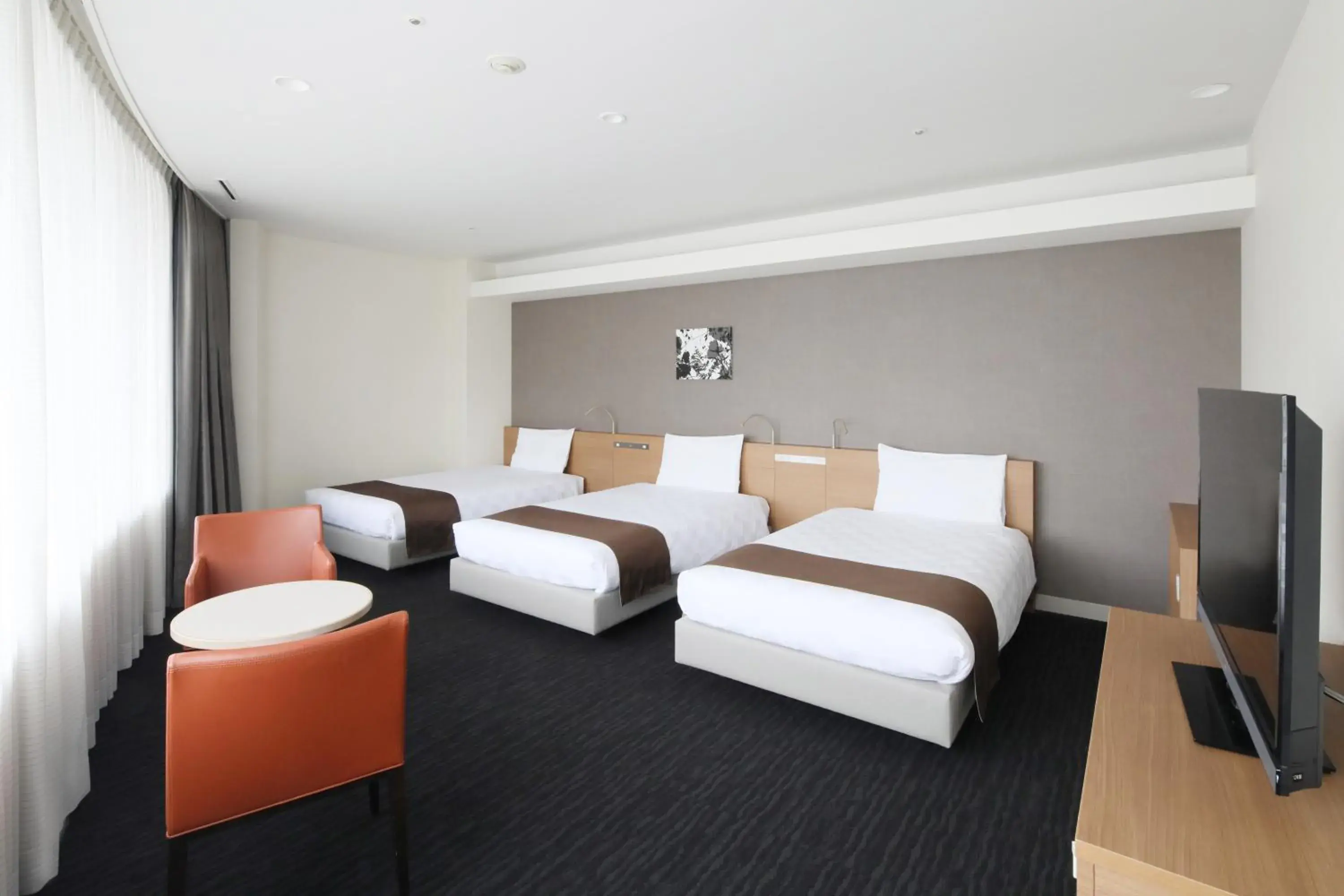 Photo of the whole room, Bed in Hiroshima Tokyu Rei Hotel