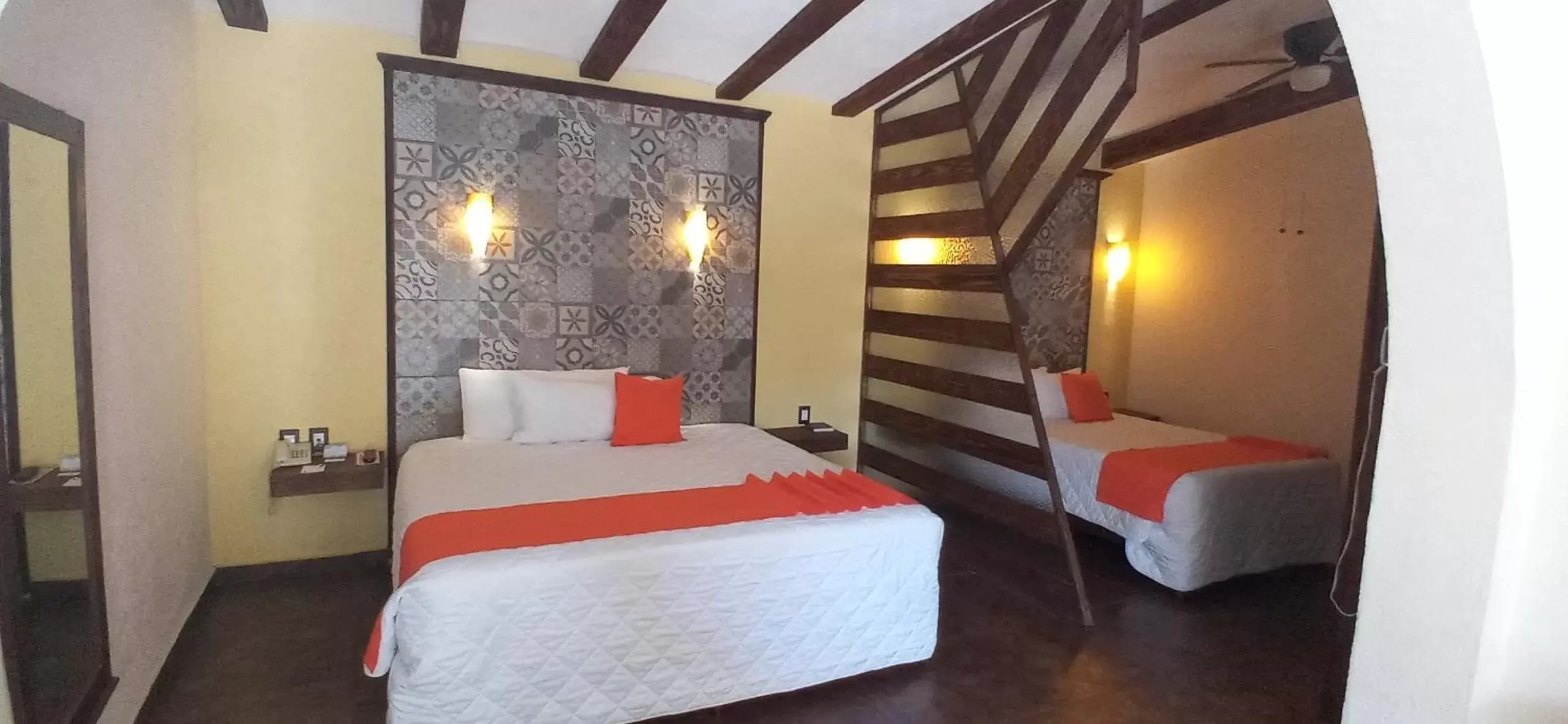 Bed in Hotel Medrano Temáticas and Business Rooms Aguascalientes