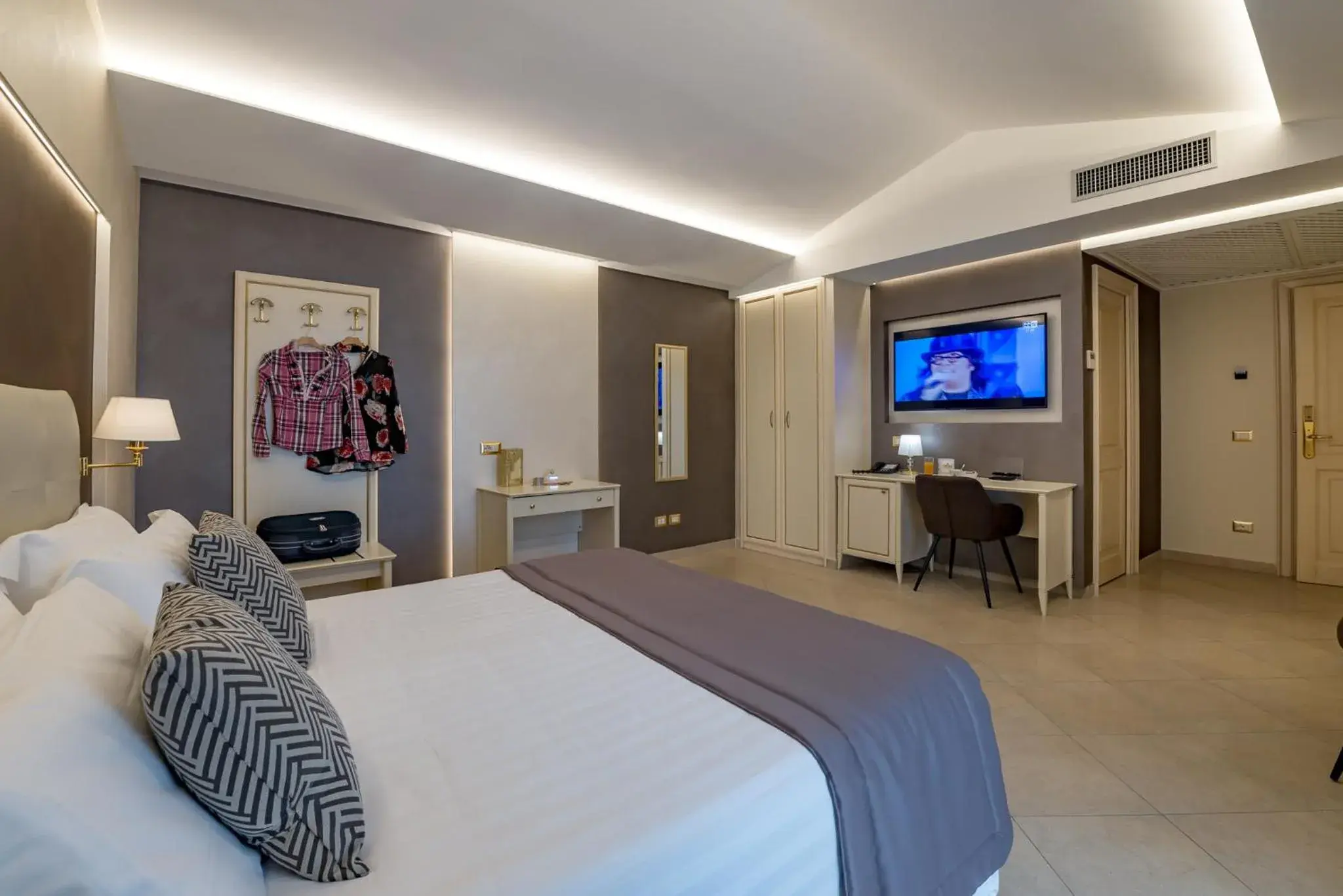 Bed in Vittorio Emanuele Boutique Hotel