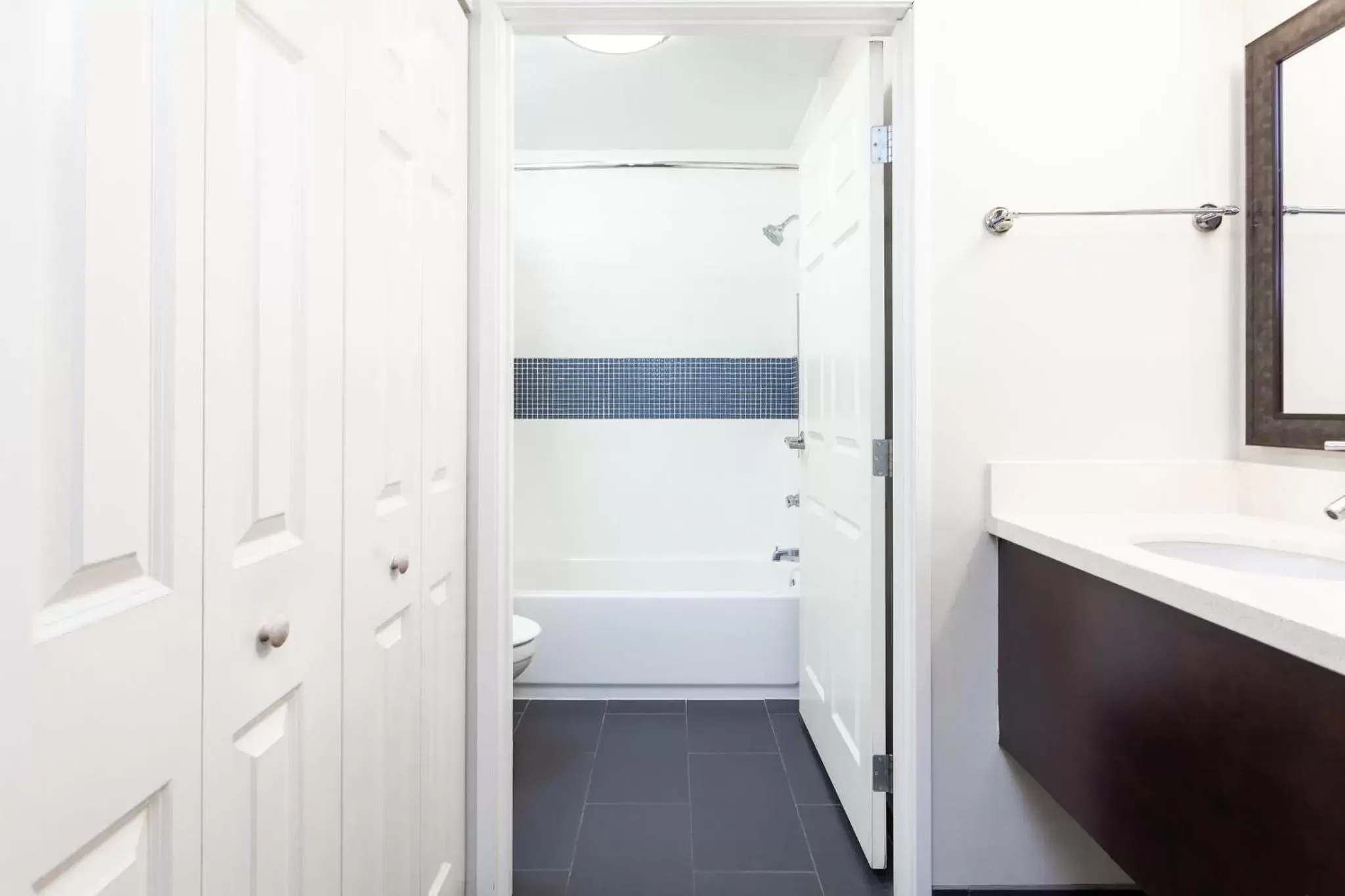 Bathroom, TV/Entertainment Center in Staybridge Suites Chandler, an IHG Hotel