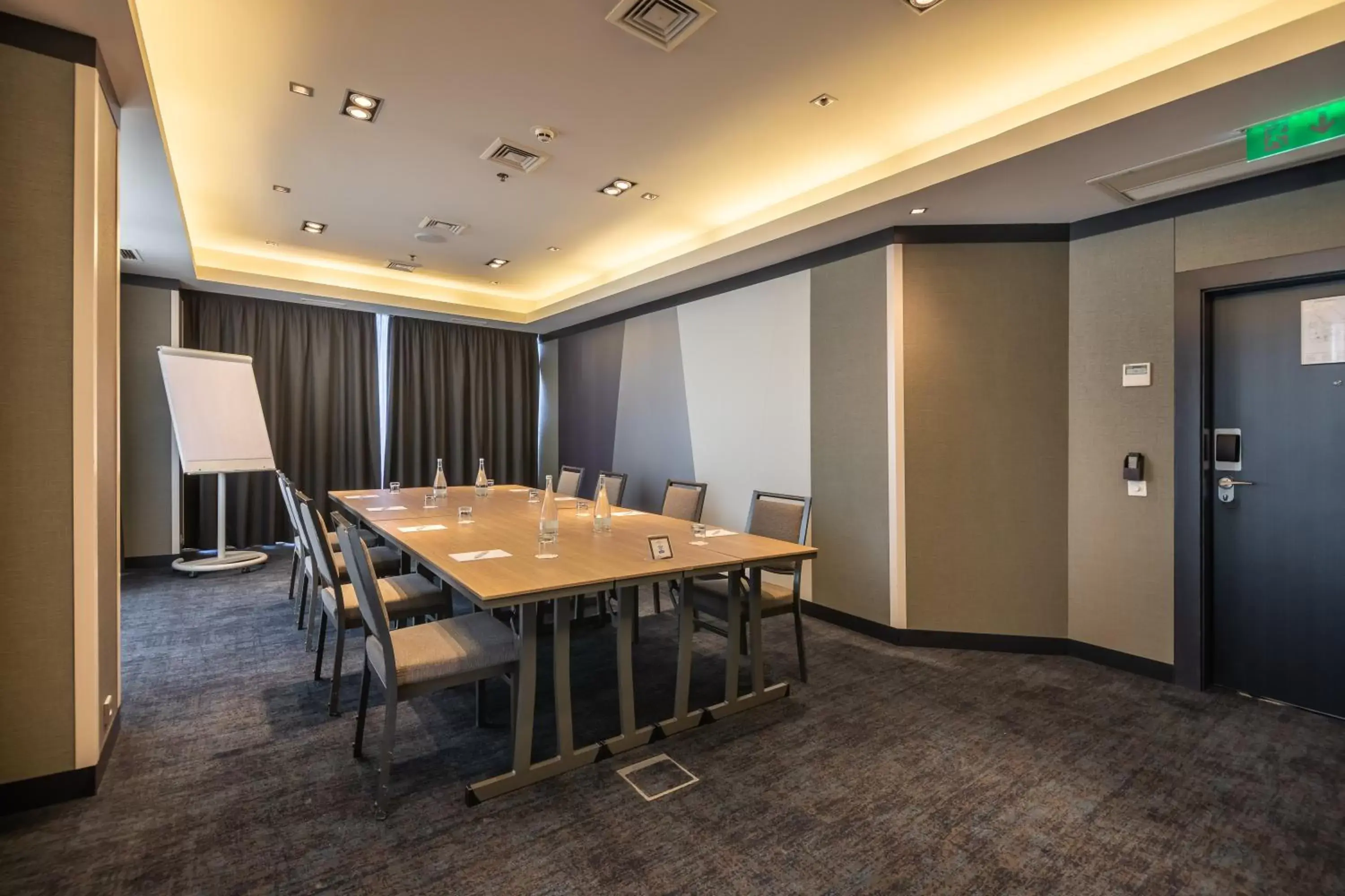 Meeting/conference room in Crowne Plaza Porto, an IHG Hotel