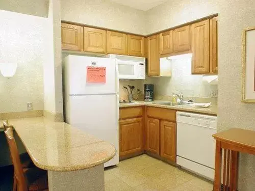 Kitchen or kitchenette, Kitchen/Kitchenette in Staybridge Suites San Antonio Airport, an IHG Hotel