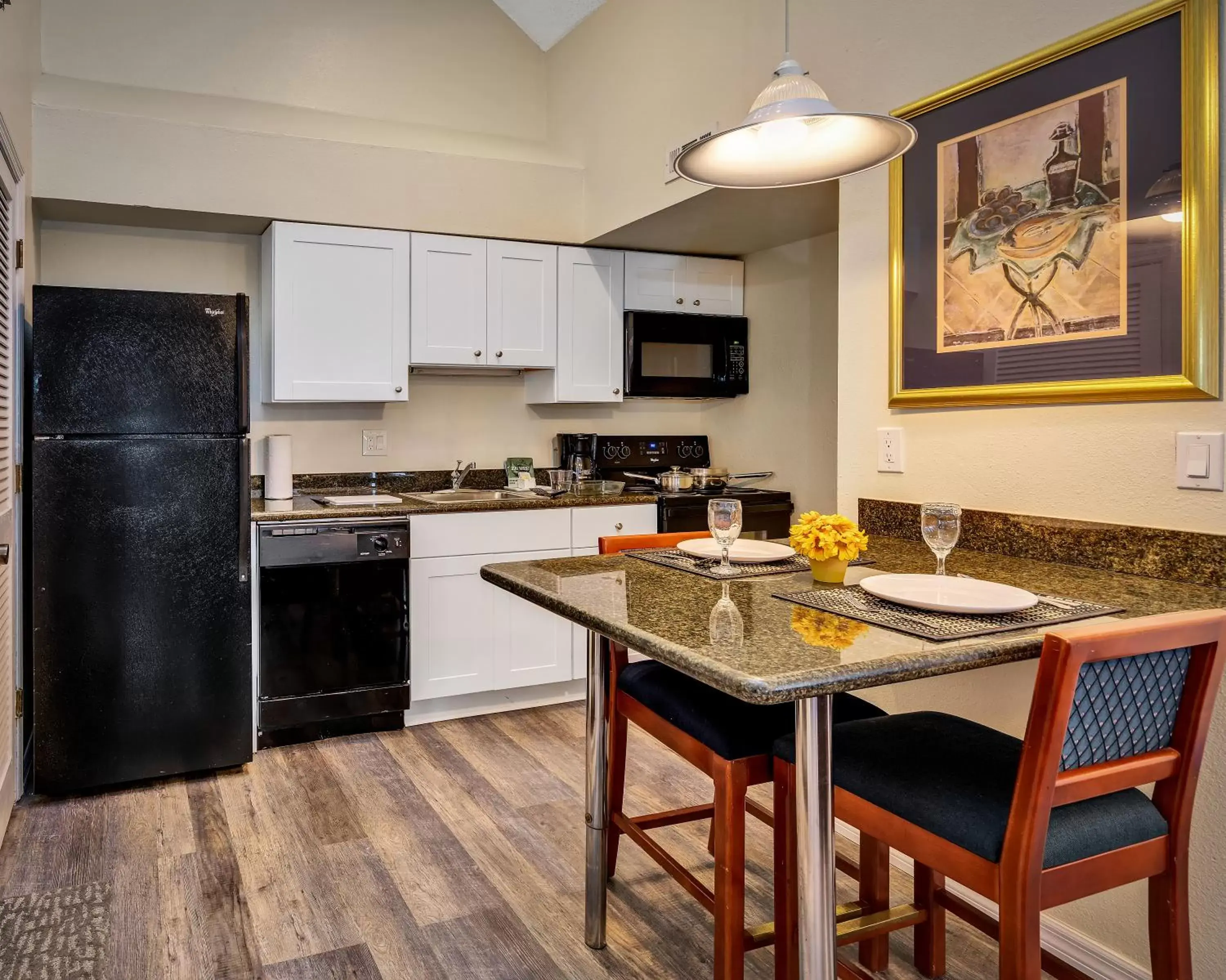 Kitchen or kitchenette, Kitchen/Kitchenette in Chase Suite Hotel Rocky Point Tampa