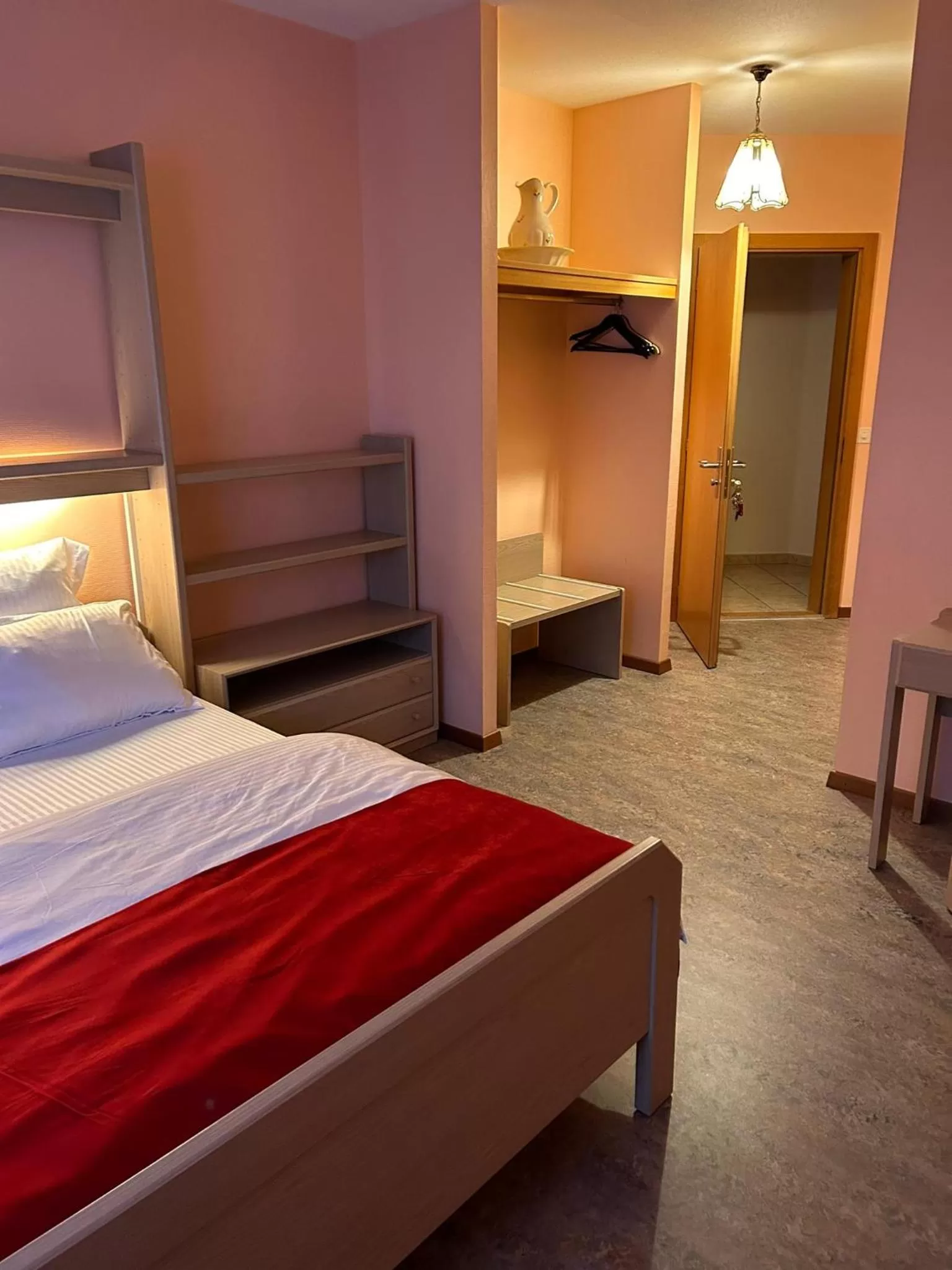 Photo of the whole room, Bed in Hôtel EDIROL