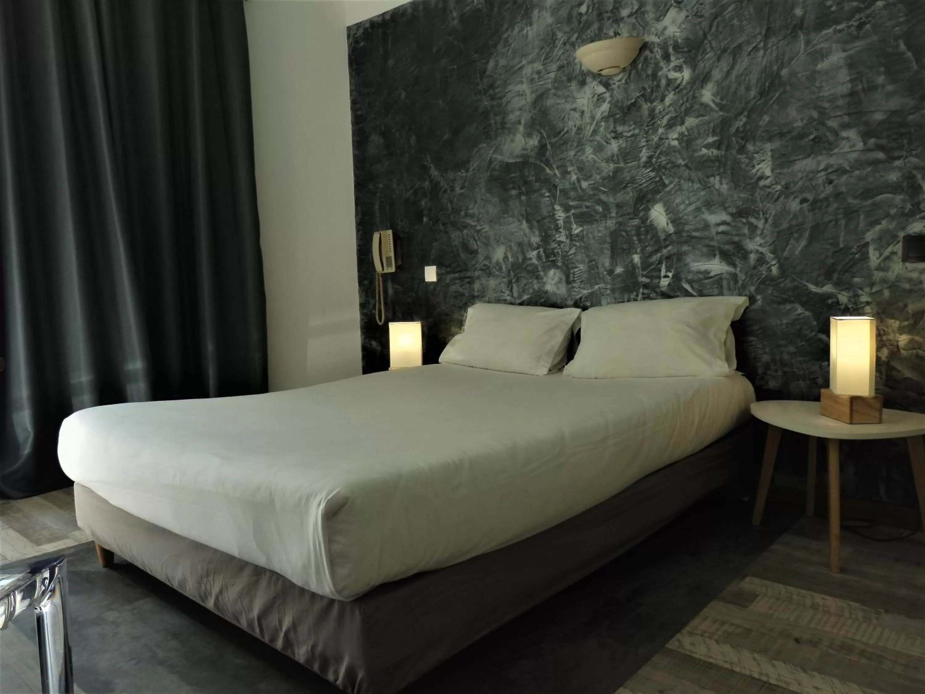 Garden view, Bed in Hotel Marengo