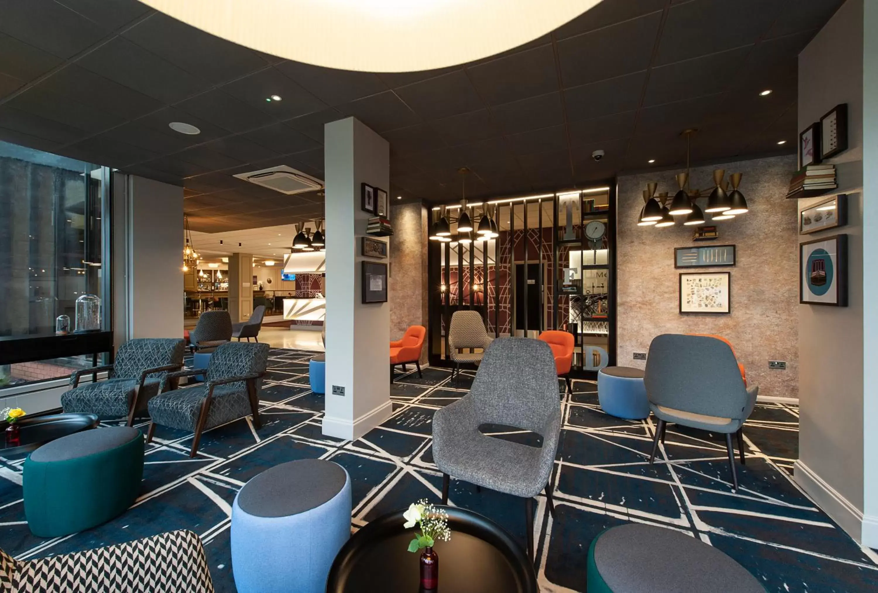 Lobby or reception, Restaurant/Places to Eat in Mercure Telford Centre Hotel