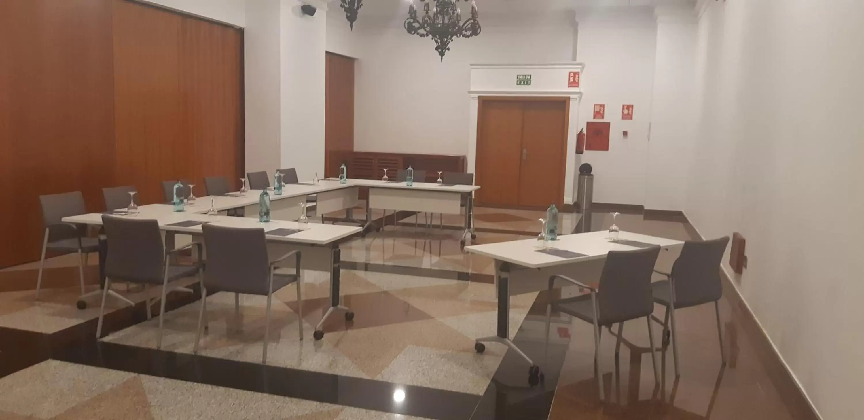 Meeting/conference room, Restaurant/Places to Eat in Ilunion Les Corts Spa