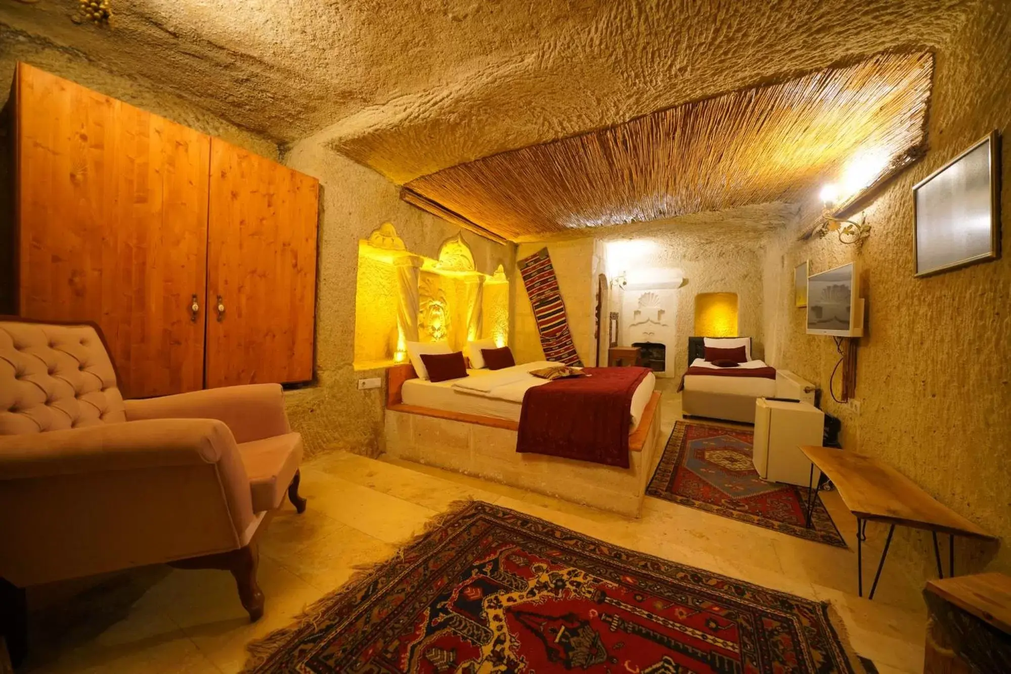 Photo of the whole room, Seating Area in Cappadocia Nar Cave House & Hot Swimming Pool