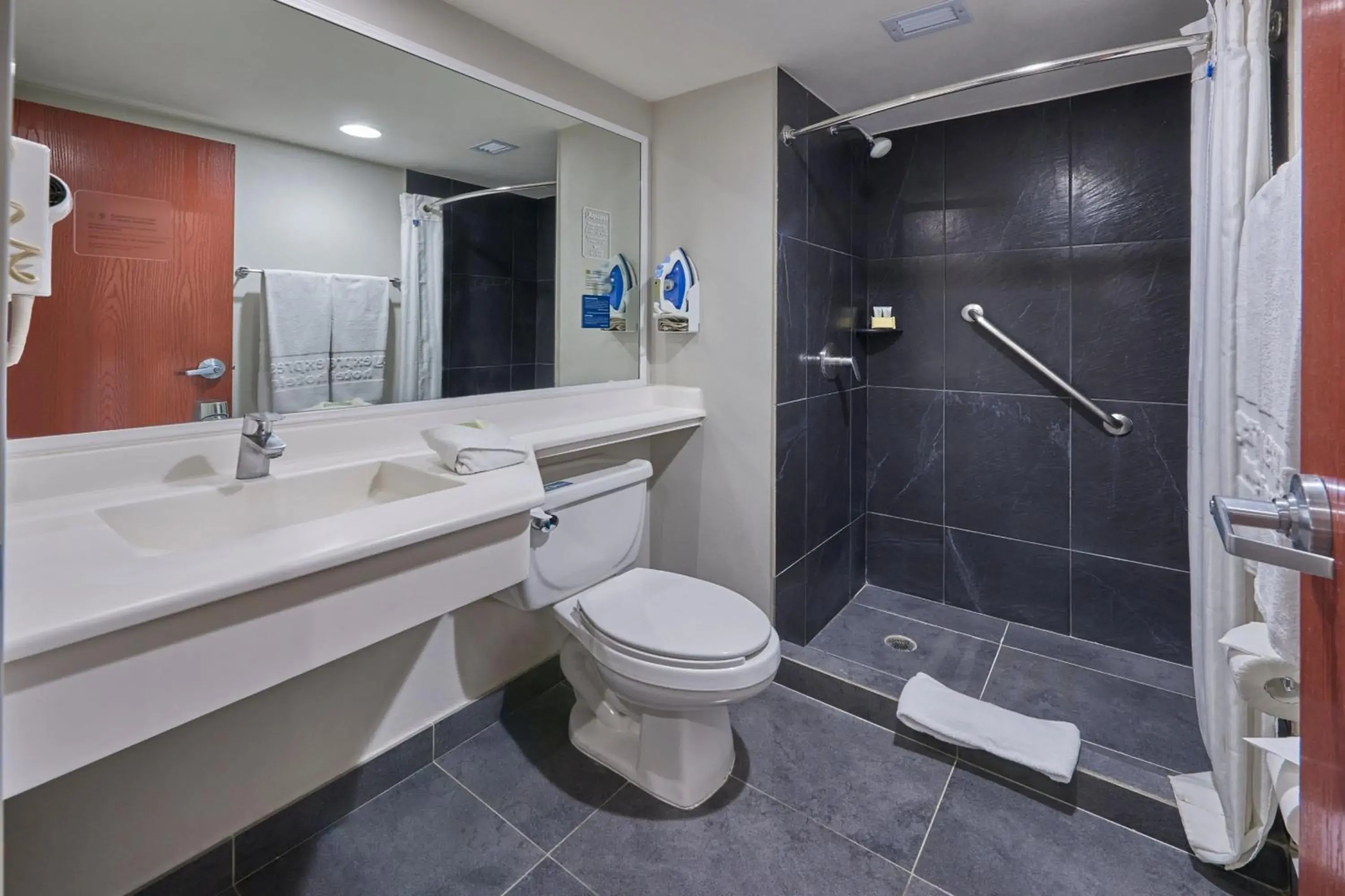 Bathroom in City Express by Marriott Irapuato