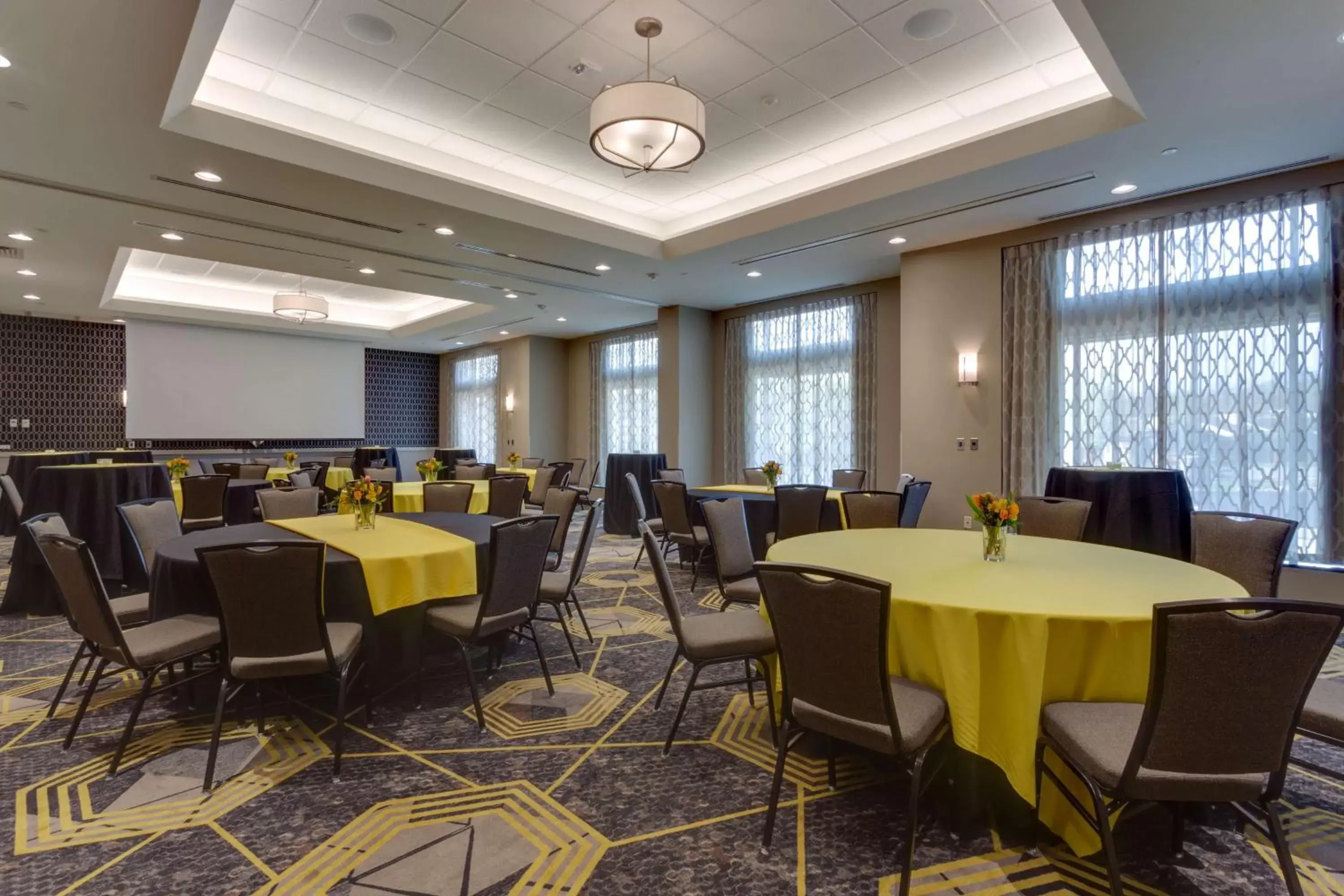 On site, Restaurant/Places to Eat in Drury Inn & Suites Pittsburgh Airport Settlers Ridge
