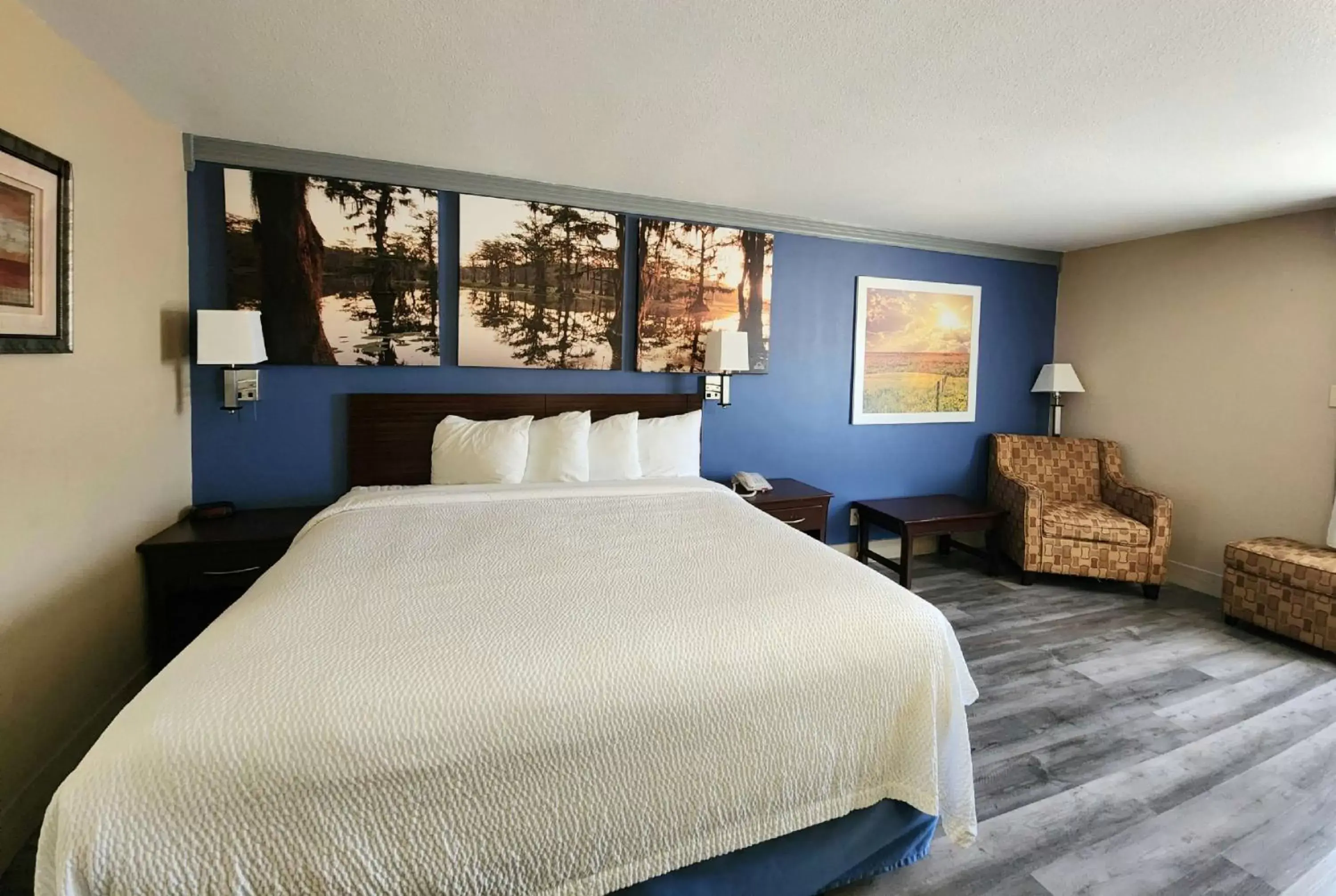 Photo of the whole room, Bed in Days Inn by Wyndham Rosenberg