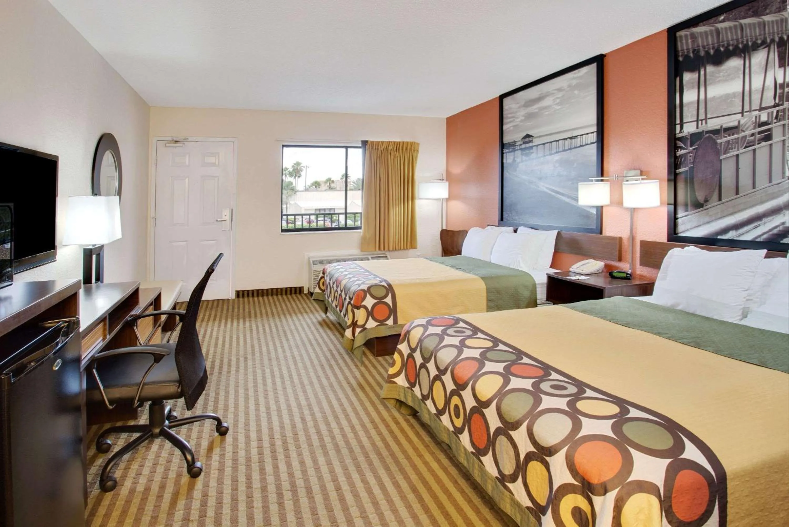 Photo of the whole room, Bed in Super 8 by Wyndham Orlando International Drive