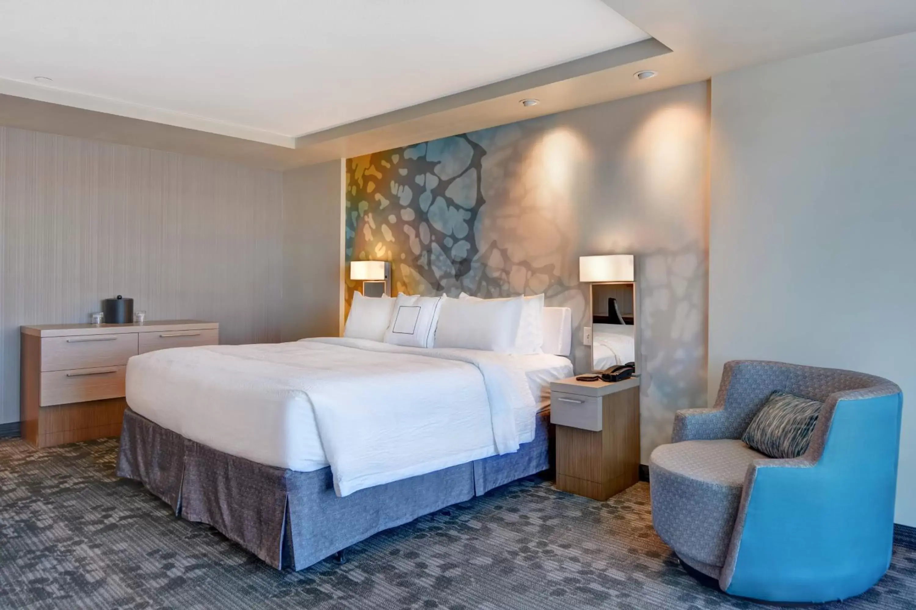 Photo of the whole room, Bed in Courtyard by Marriott Bentonville Rogers Promenade