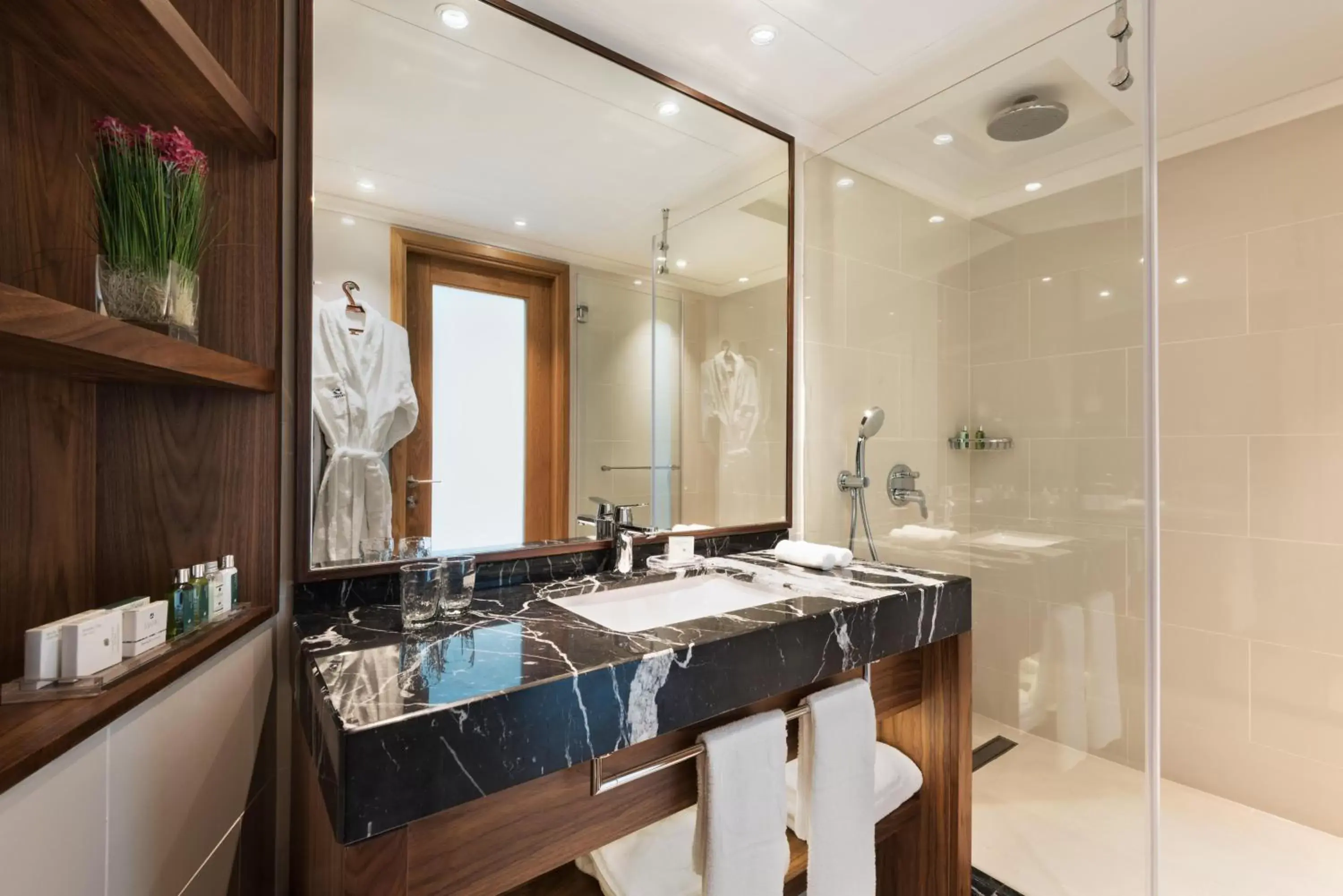 Bathroom in Sea Tower by Isrotel Design Bathroom in Sea Tower by Isrotel Design