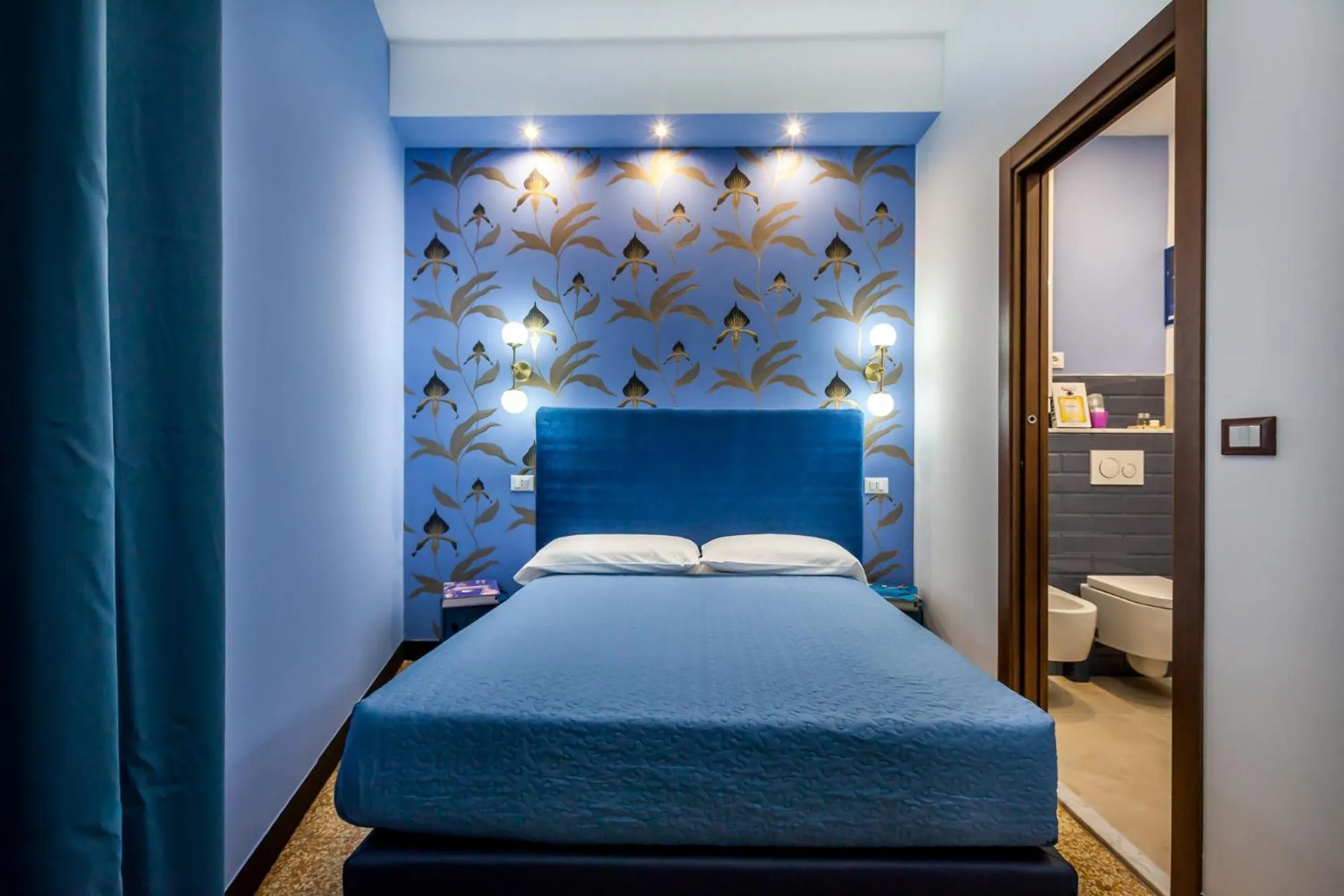 Bedroom, Bed in Hotel Bologna