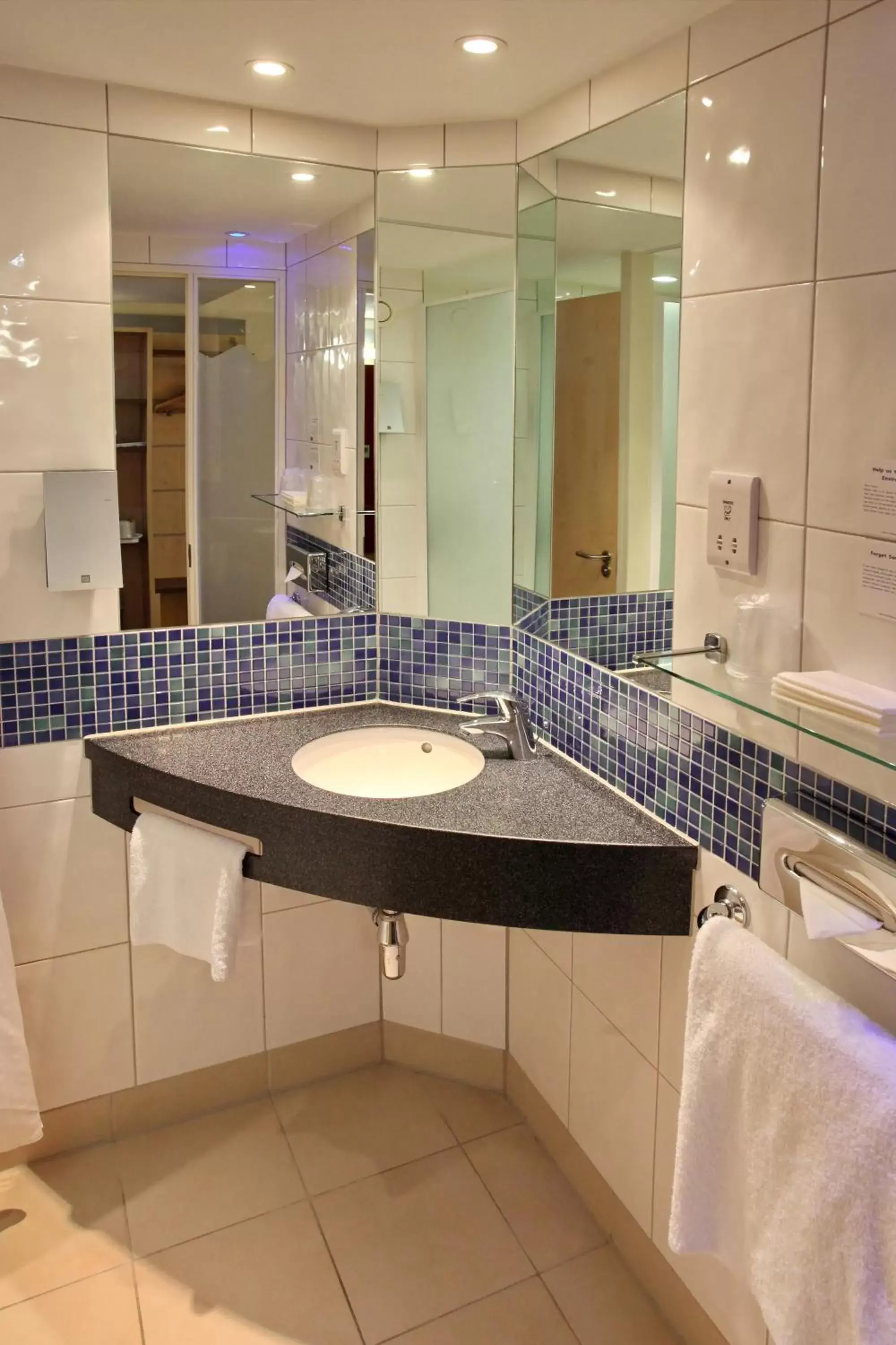 Bathroom in Holiday Inn Express Southampton - M27, J7, an IHG Hotel