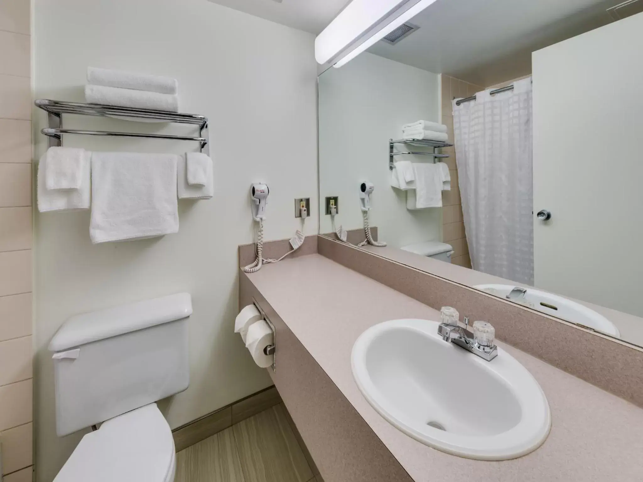 Bathroom in Heritage Inn Hotel & Convention Centre - Brooks