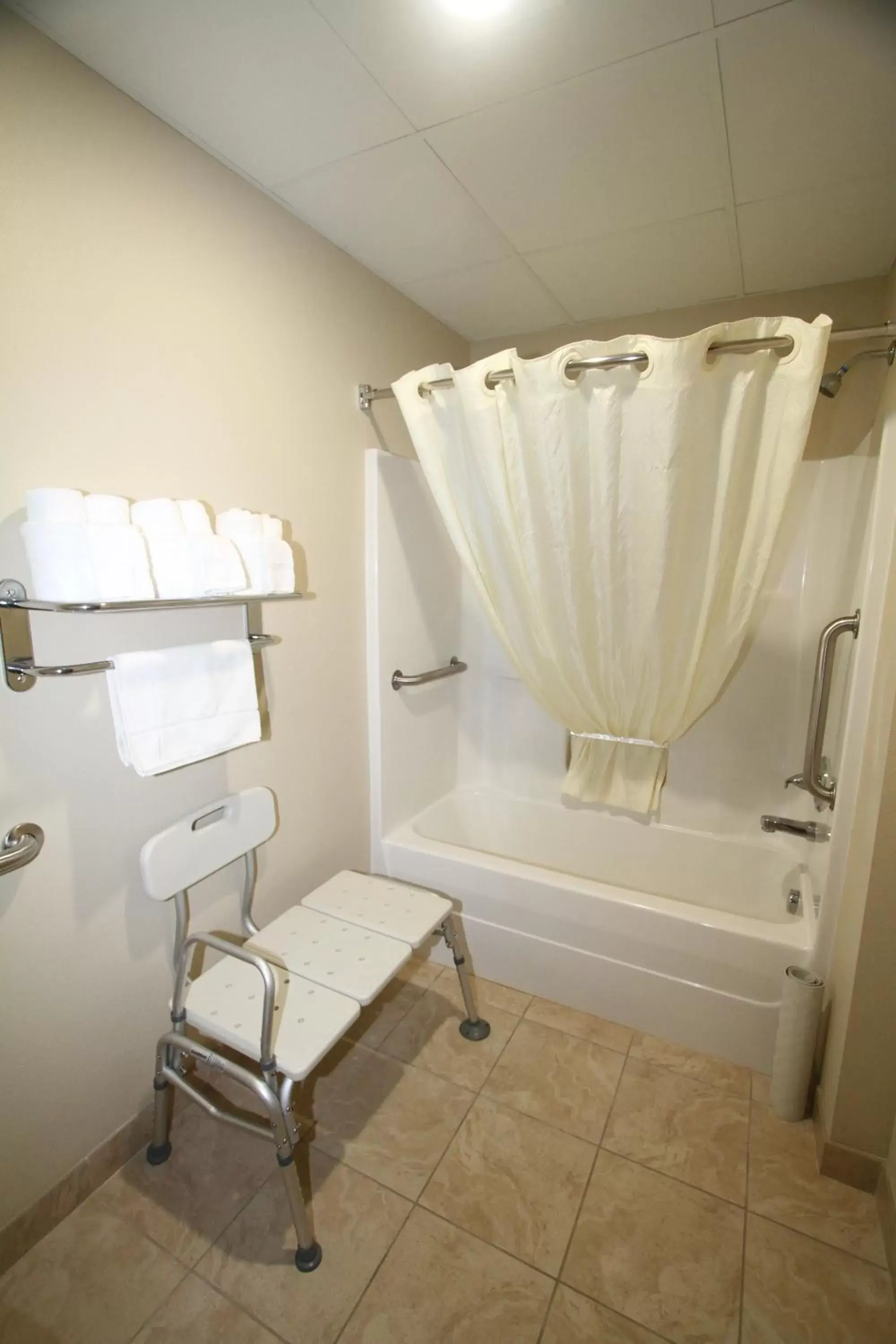 Bathroom in Bowman Inn and Suites