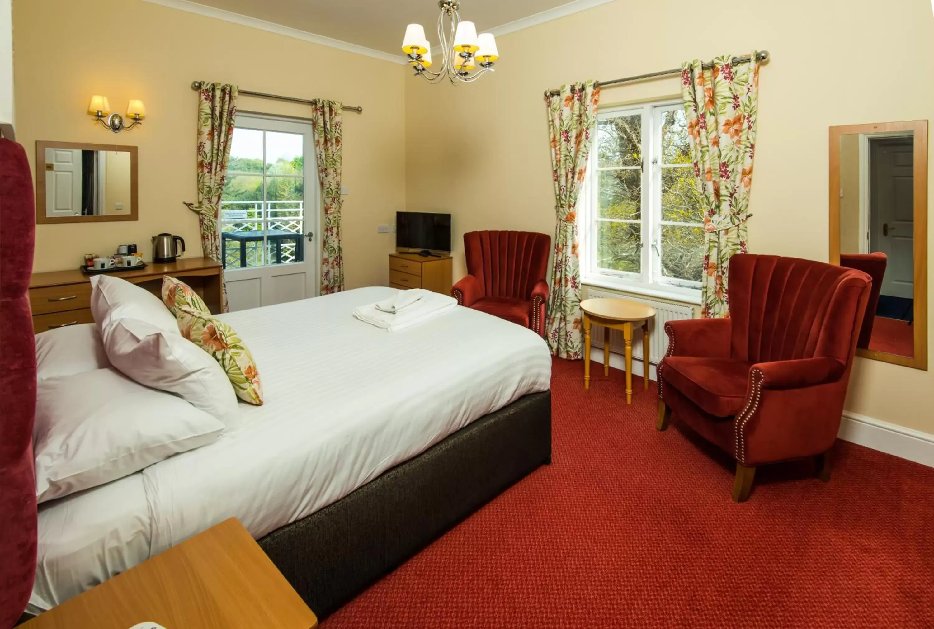 Bedroom in Cliffden Hotel