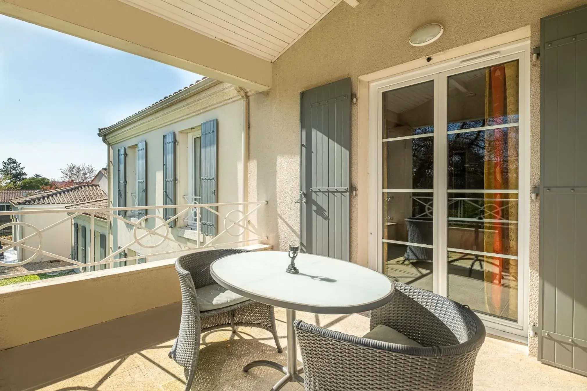 Balcony/Terrace in Domaine de l'Echassier, The Originals Relais