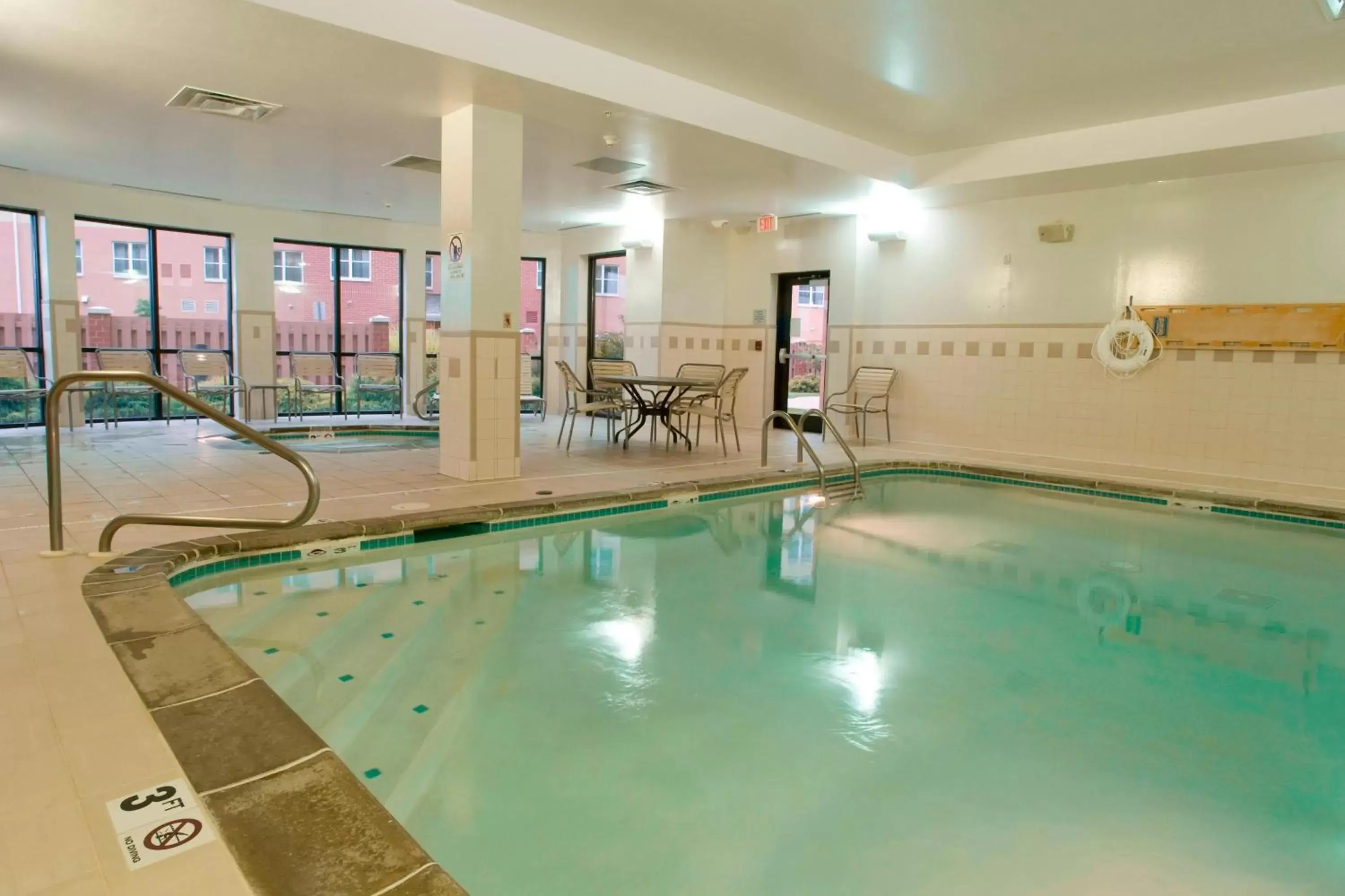 Swimming Pool in Courtyard Cincinnati North at Union Centre