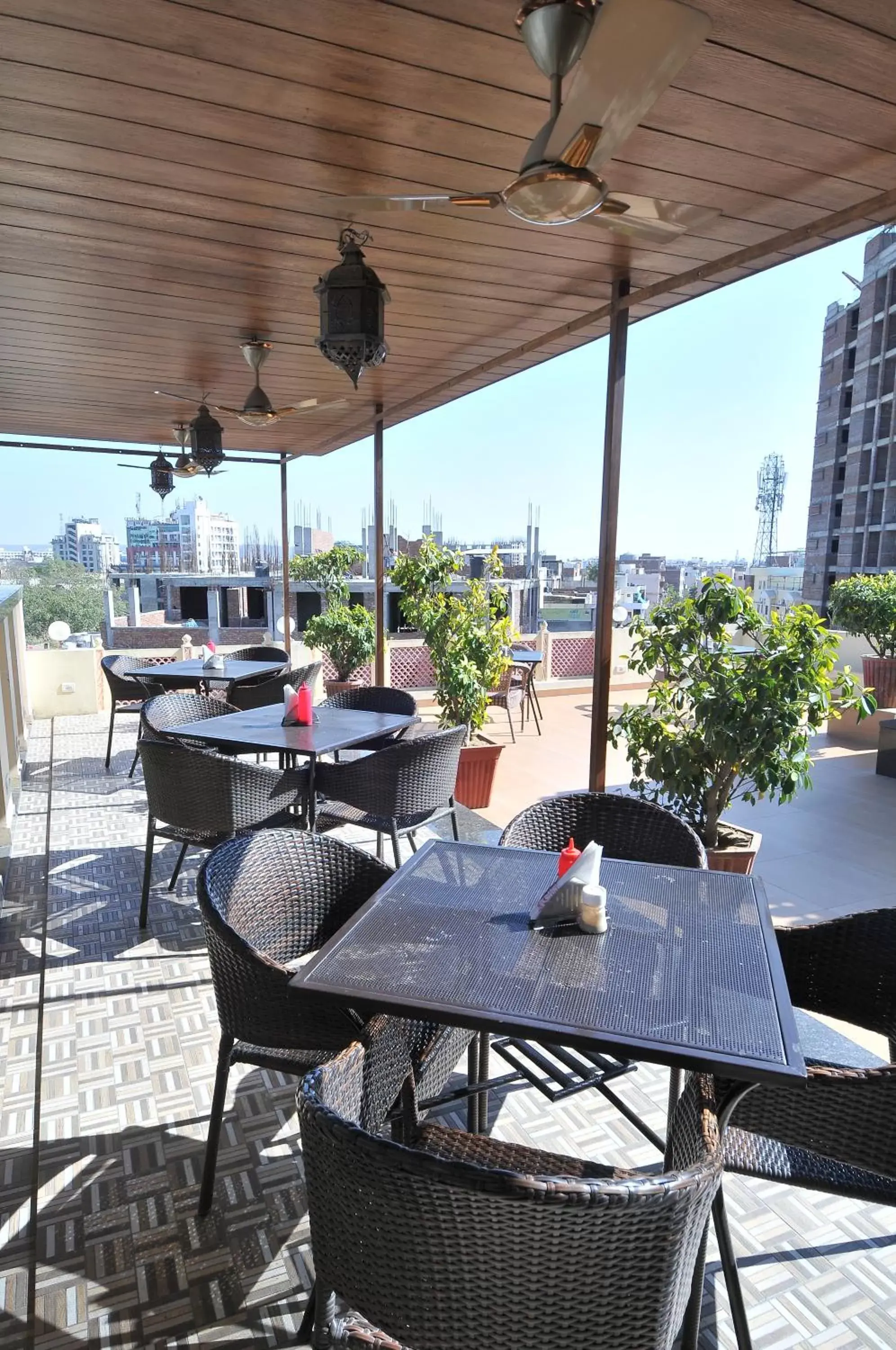 Restaurant/places to eat in Hotel H R Palace Restaurant/places to eat in Hotel H R Palace