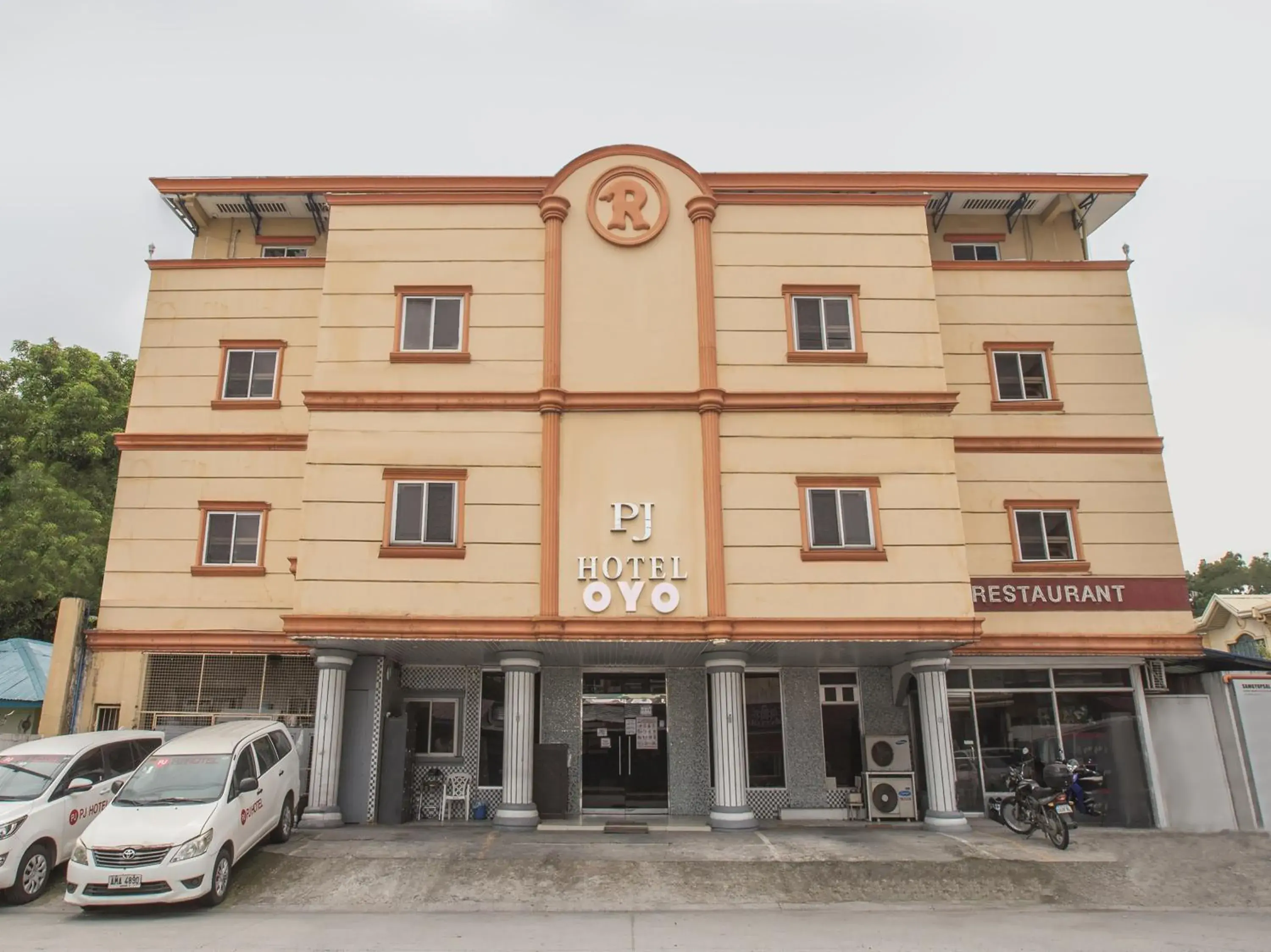 Facade/entrance in OYO 700 Pj Inn Hotel