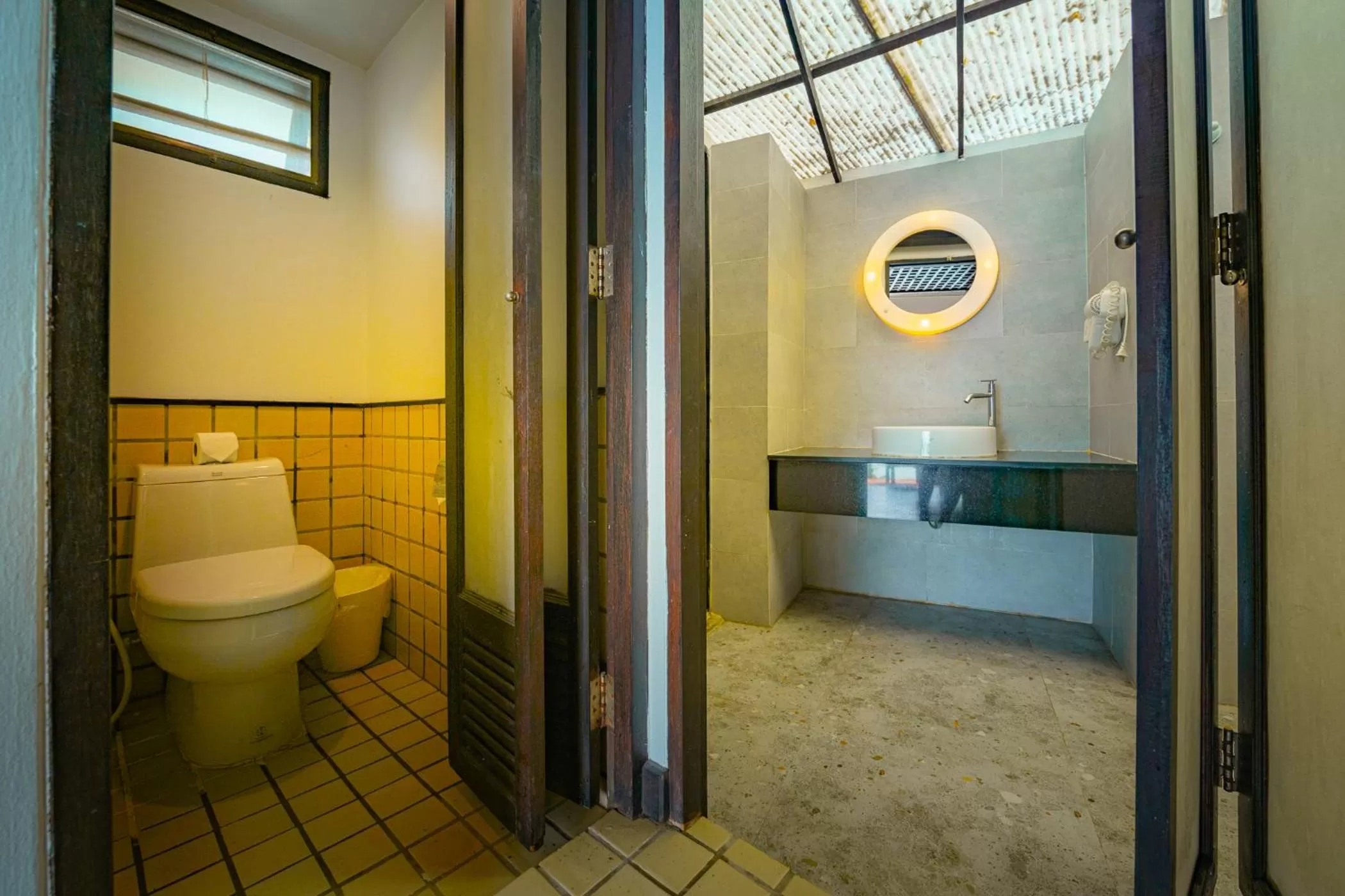 Toilet in Siam Bay Resort