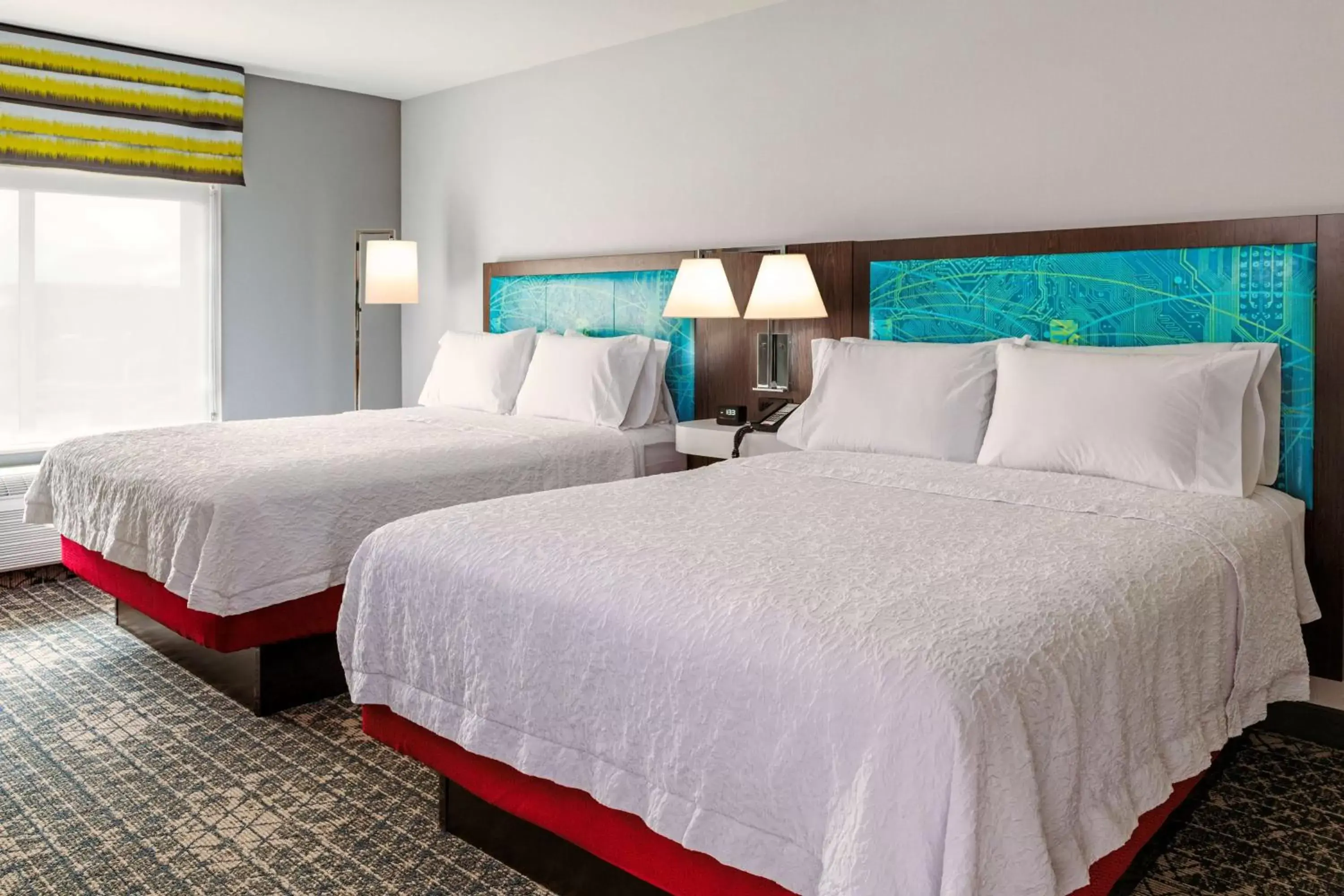 Bed in Hampton Inn & Suites Pittsburgh New Stanton PA Bed in Hampton Inn & Suites Pittsburgh New Stanton PA