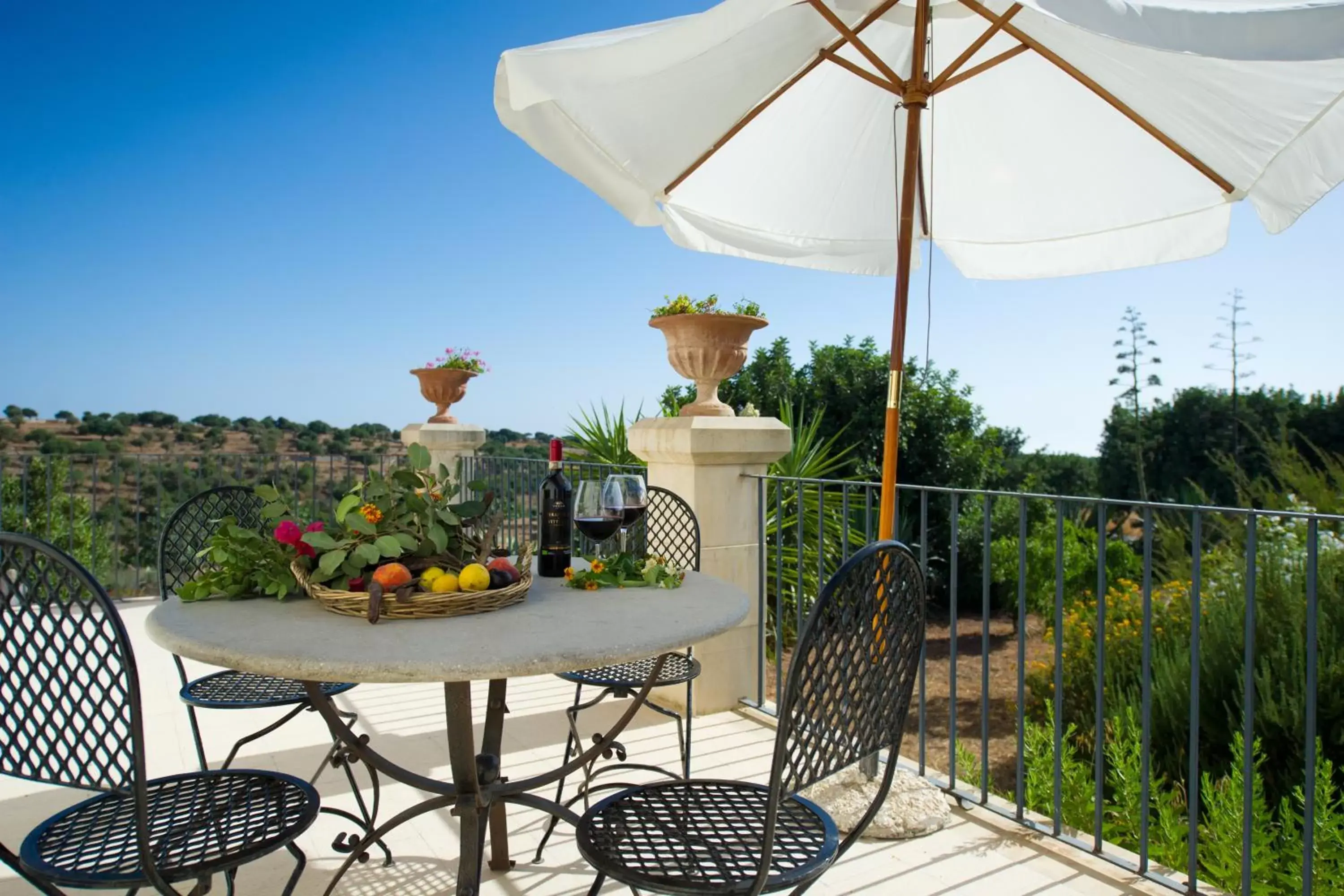 Facade/entrance in Relais Parco Cavalonga Facade/entrance in Relais Parco Cavalonga