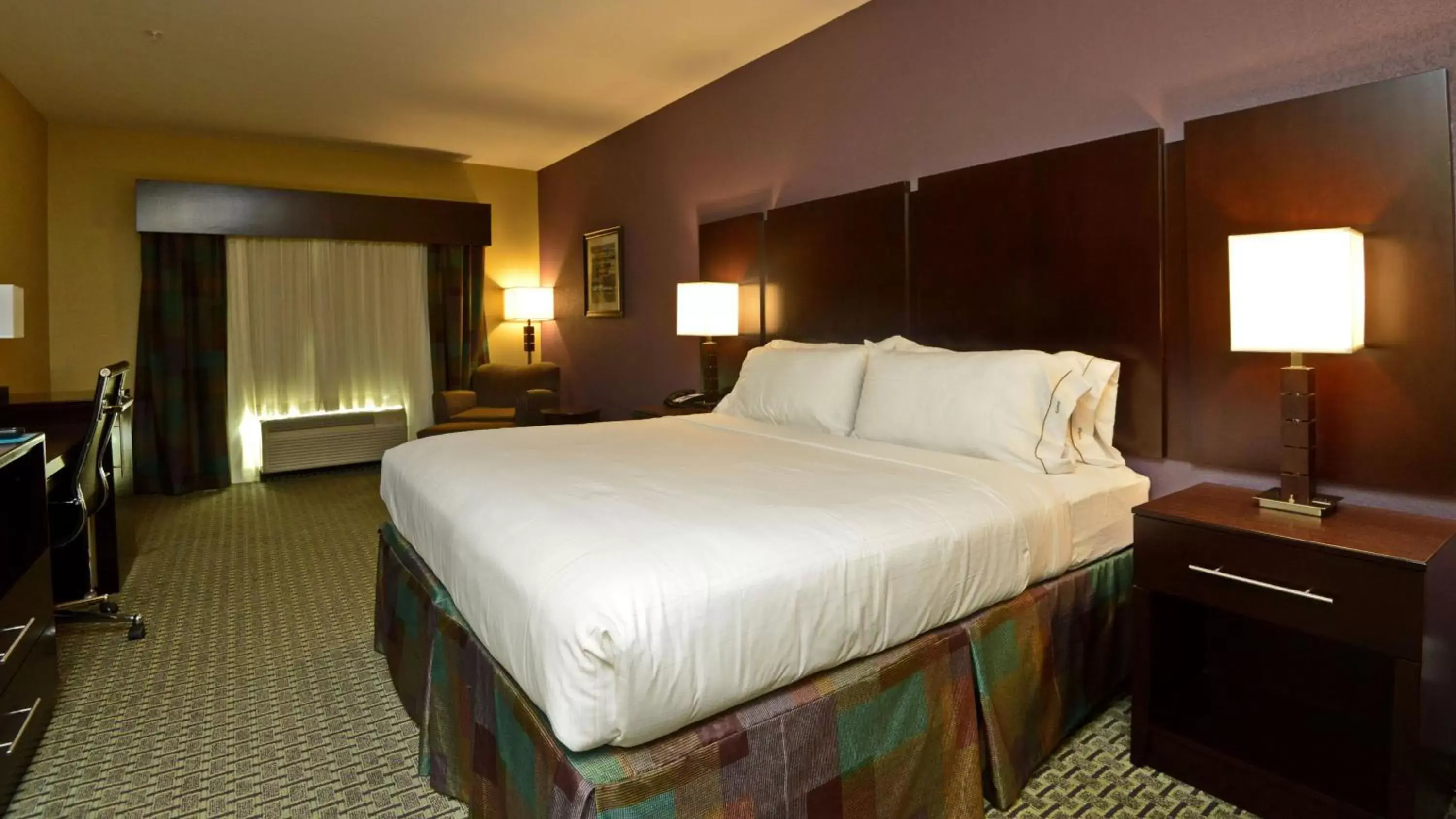 Photo of the whole room, Bed in Holiday Inn Express Baton Rouge North, an IHG Hotel