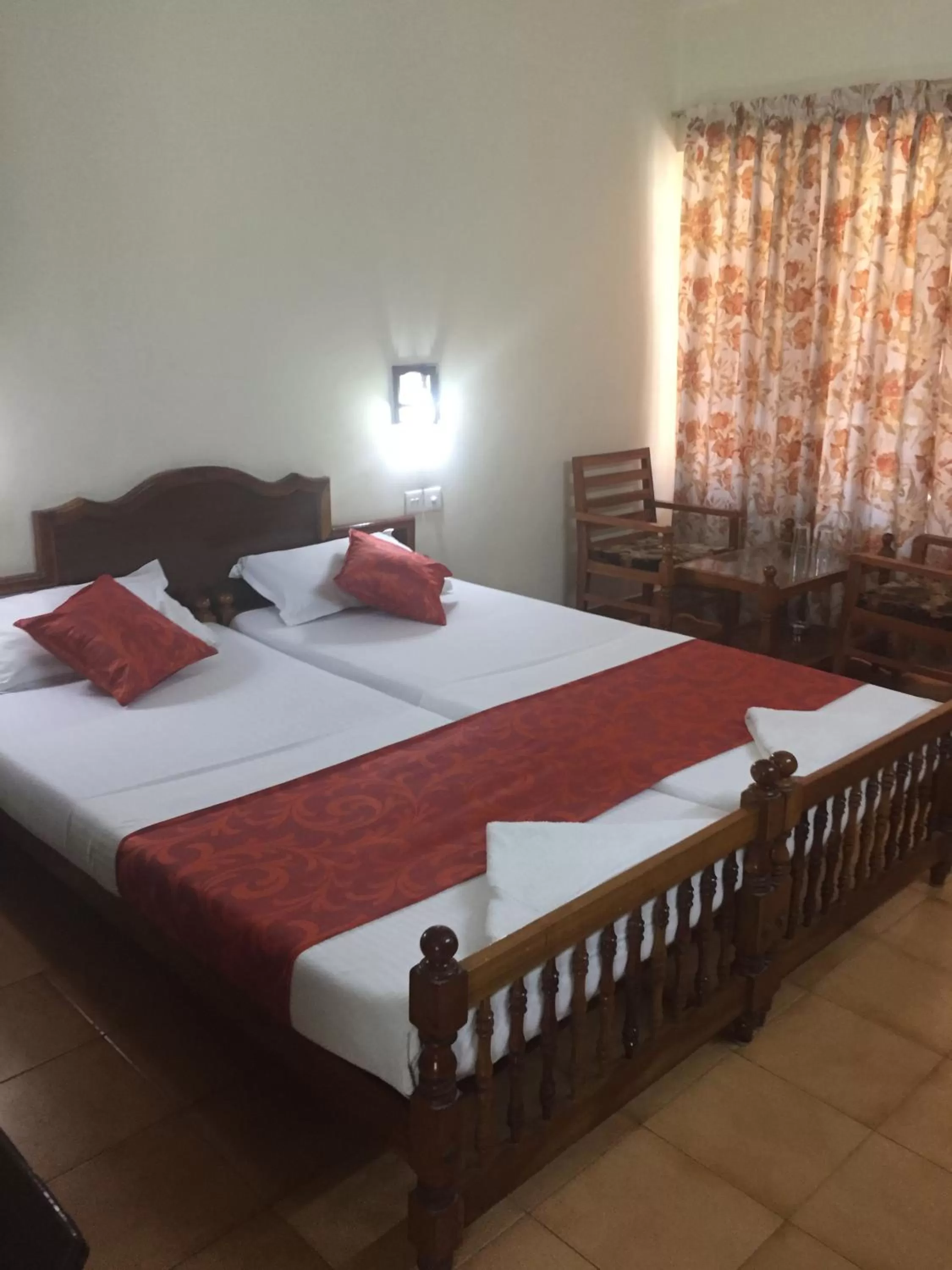 Bed in Hotel Thushara