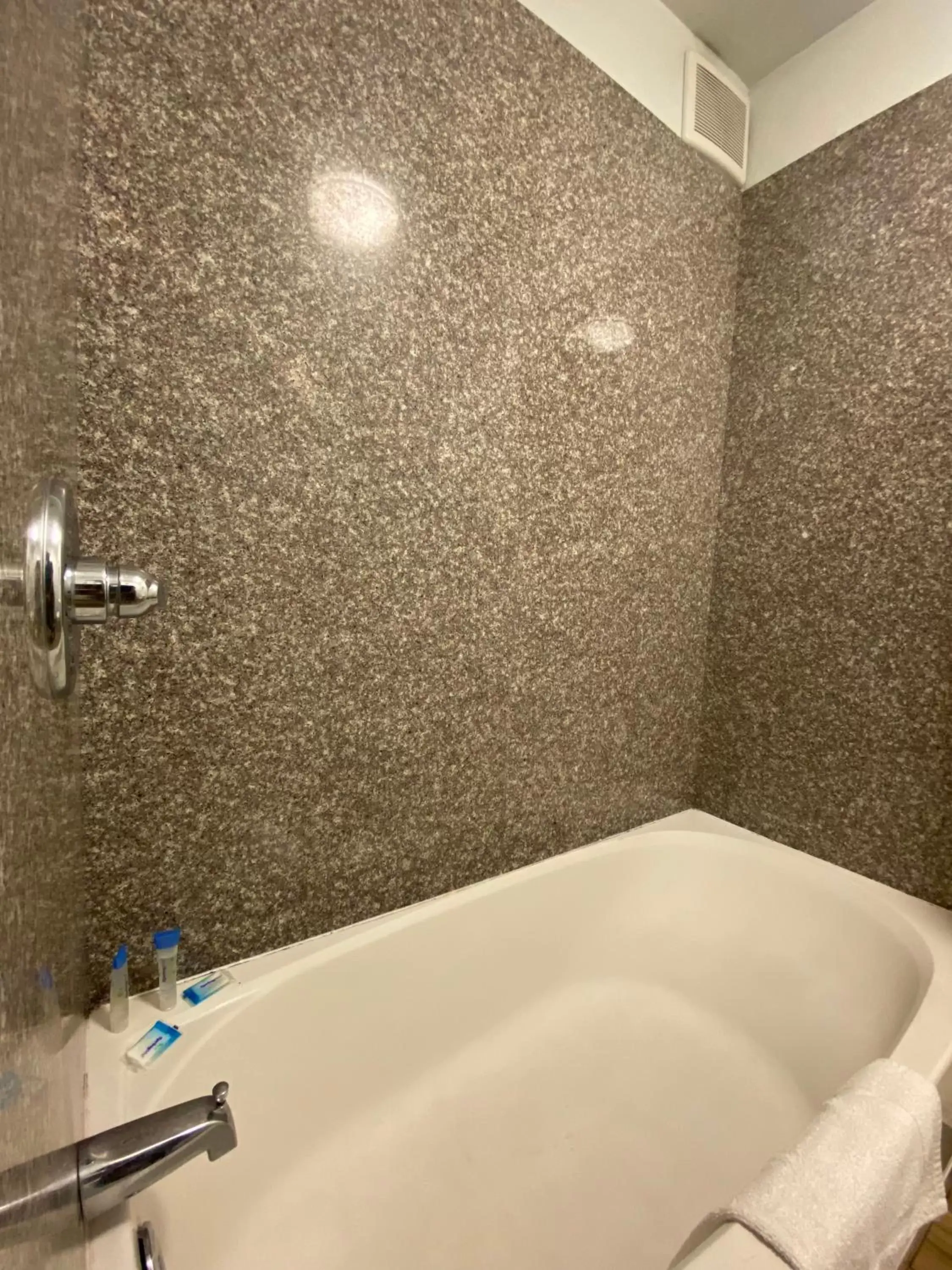 Bath, Bathroom in Welcome Inn Corona