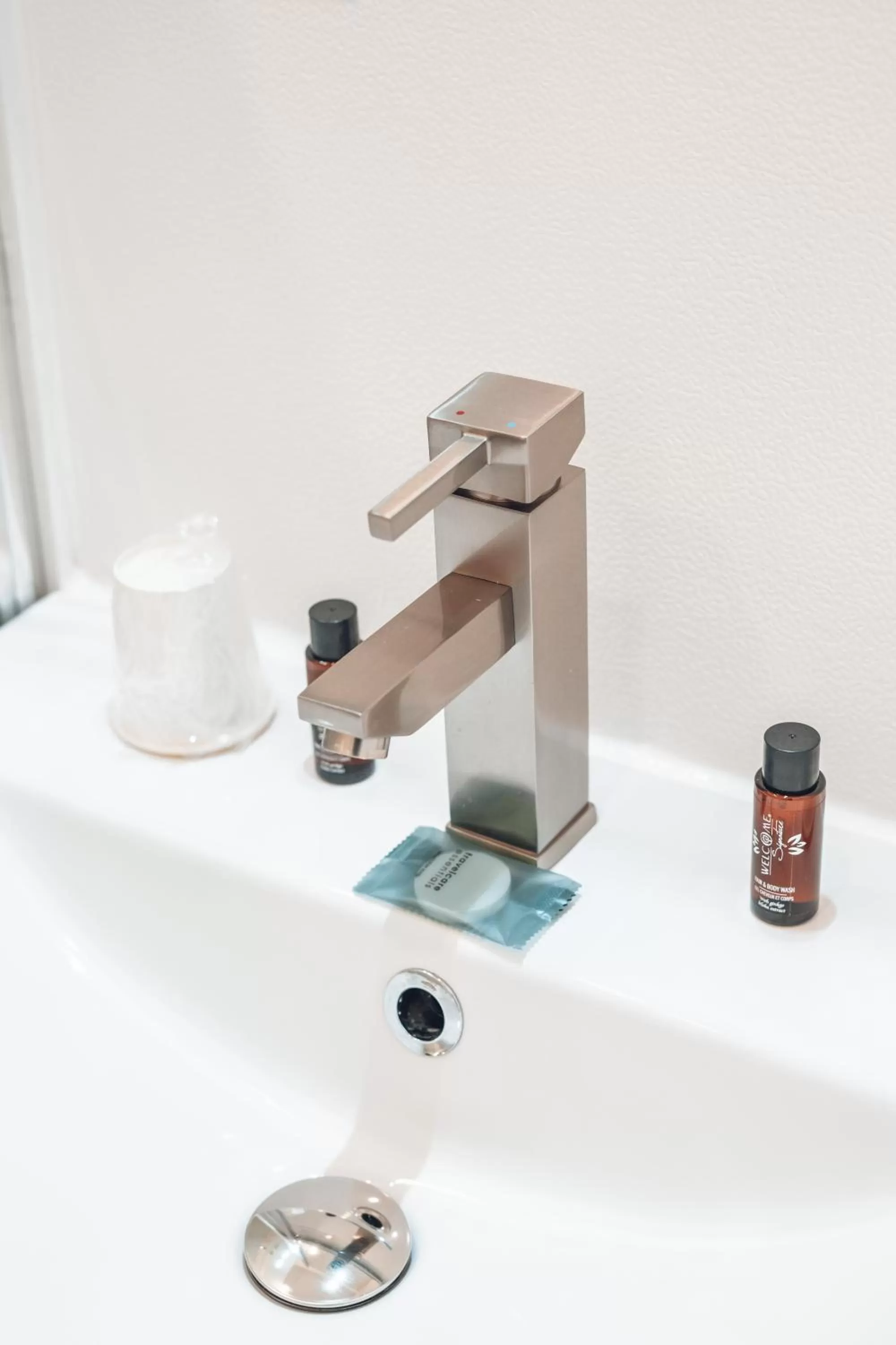 Bathroom in Logis Hôtel Vuillot