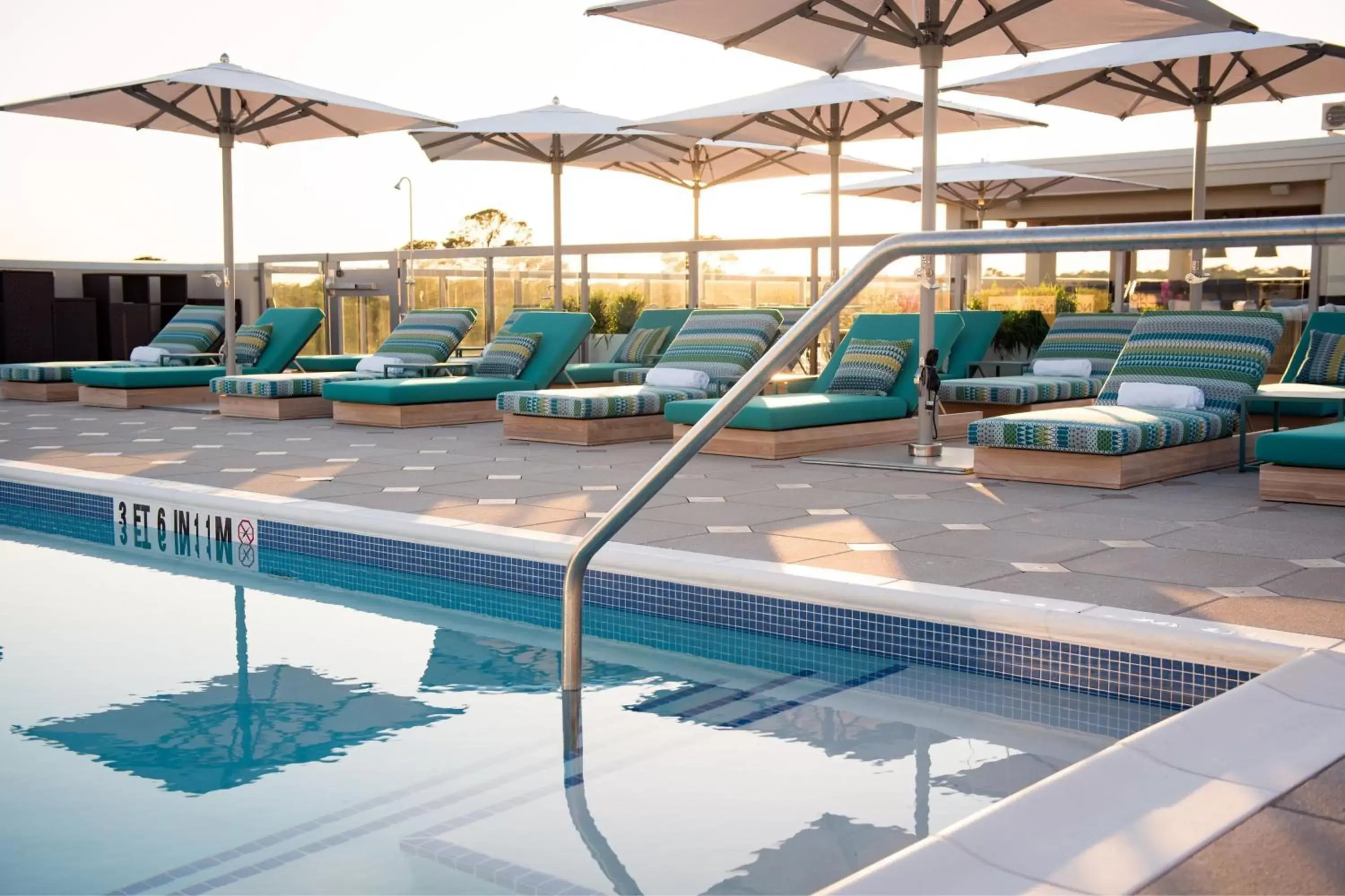 Swimming Pool in Courtyard by Marriott Hilton Head Island